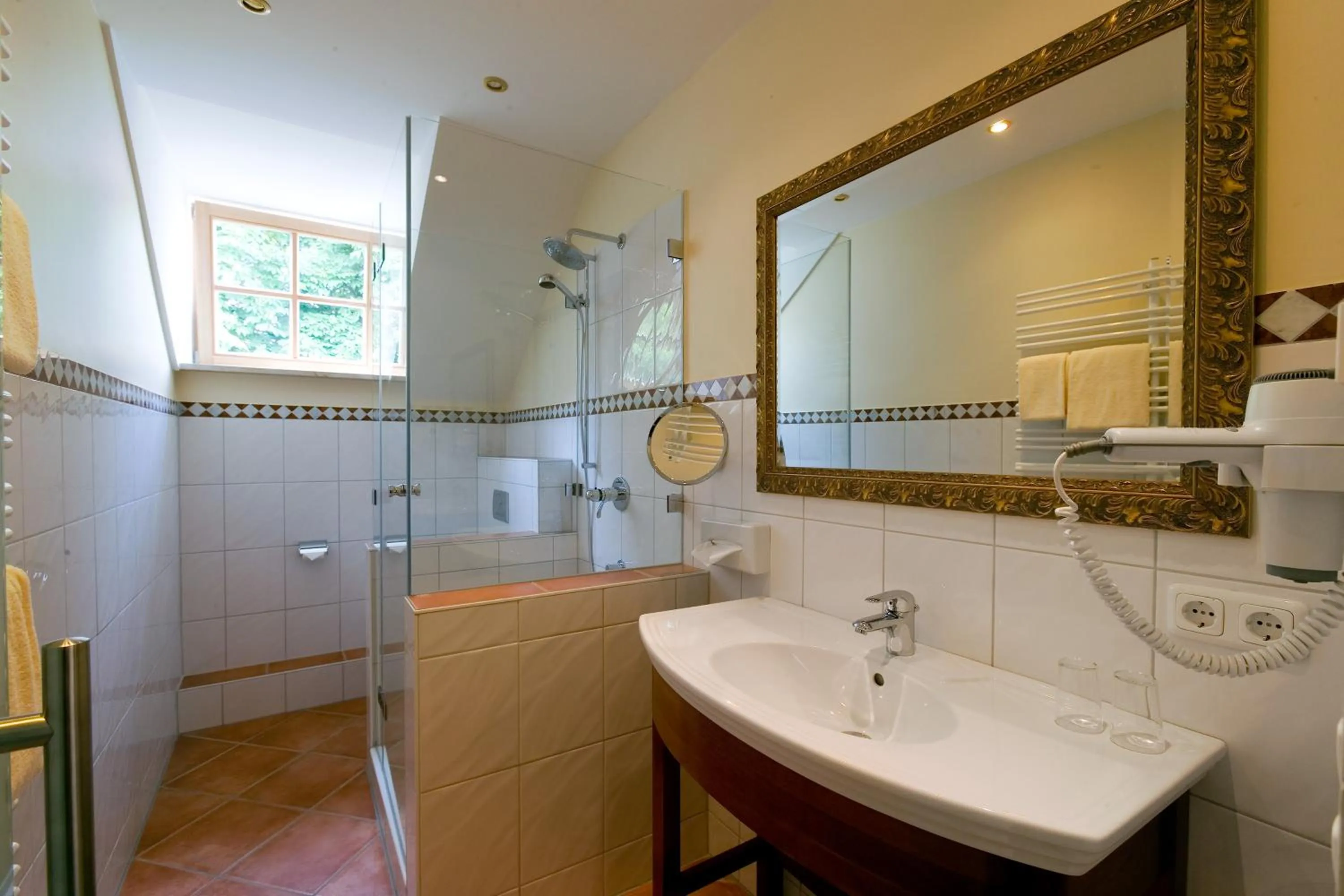 Shower in Hotel Goldene Sonne