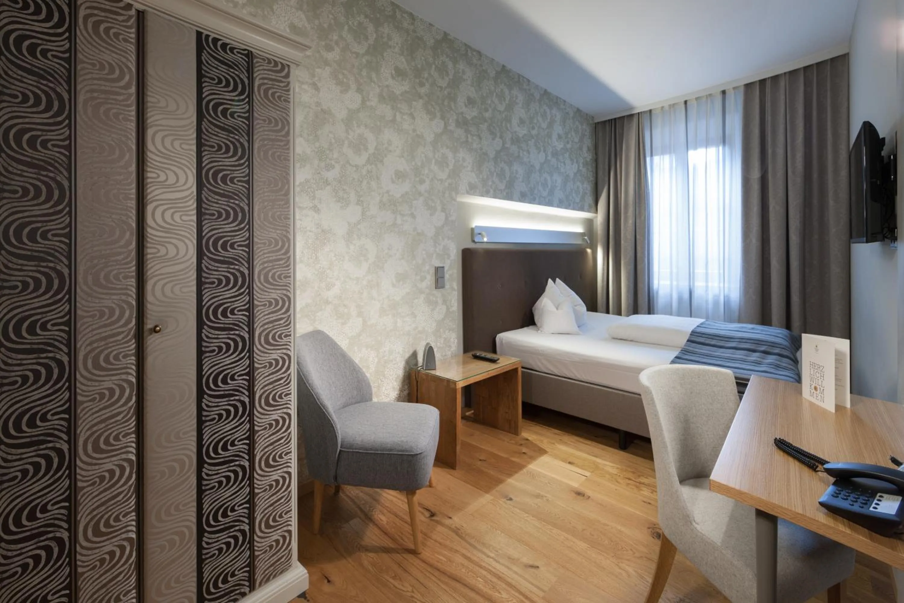 Photo of the whole room, Bed in Hotel Goldene Sonne