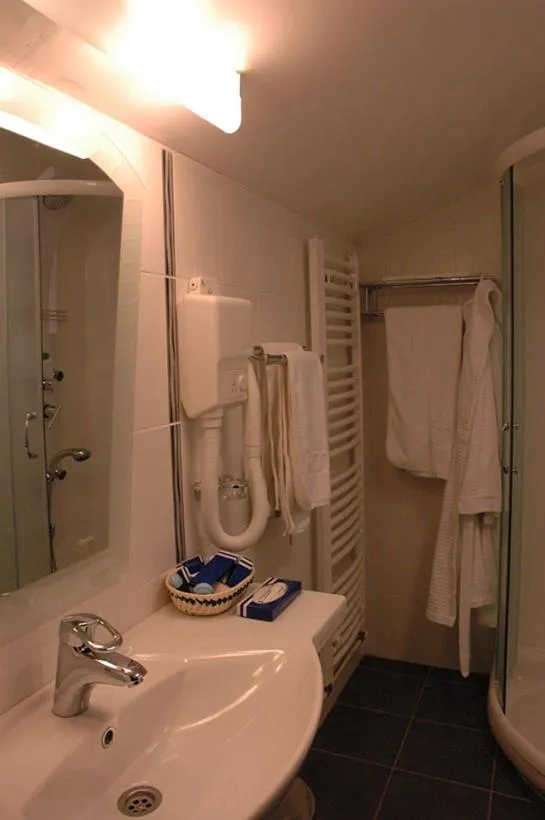 Bathroom in Hotel President garni