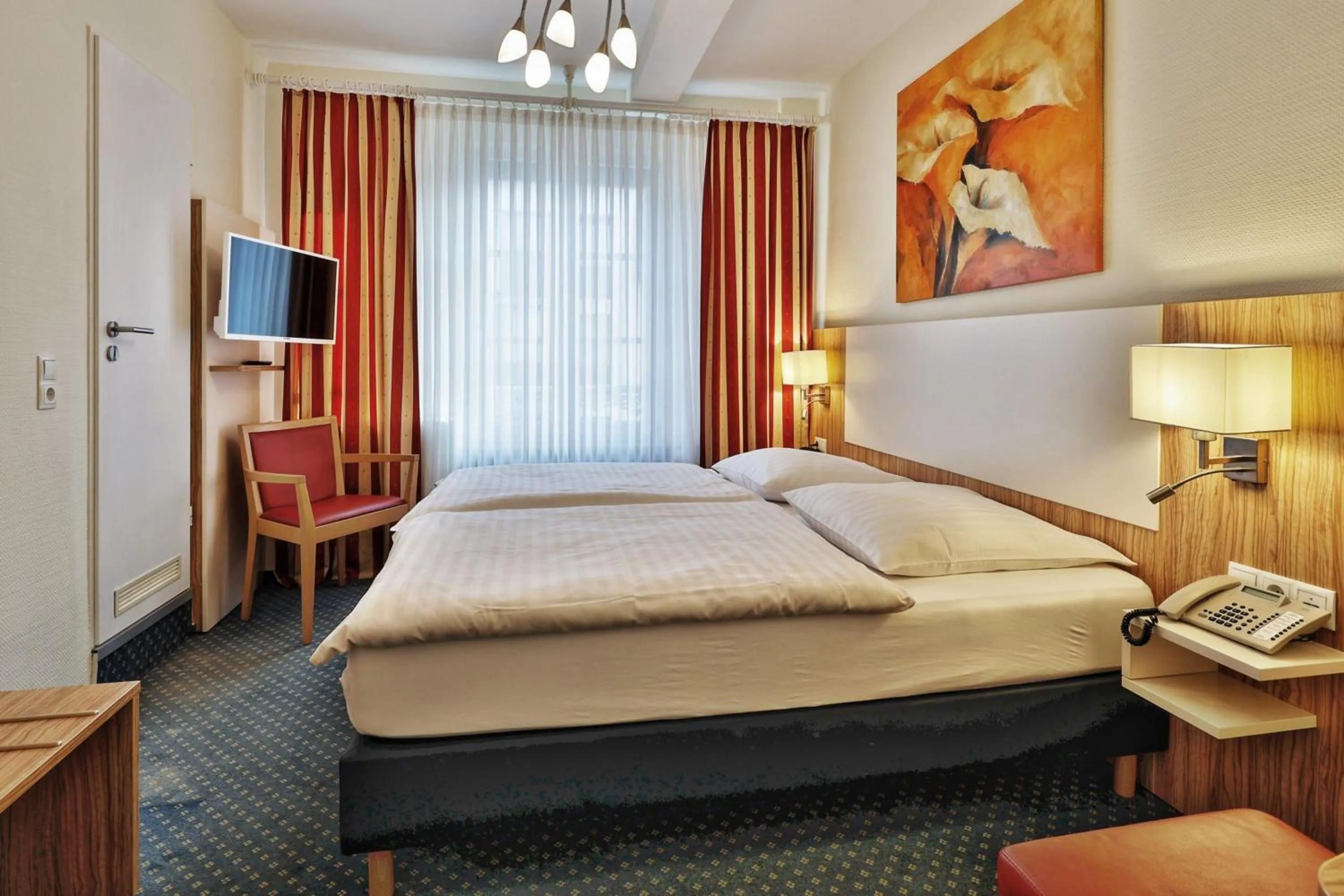 Photo of the whole room, Bed in Hotel Trierer Hof