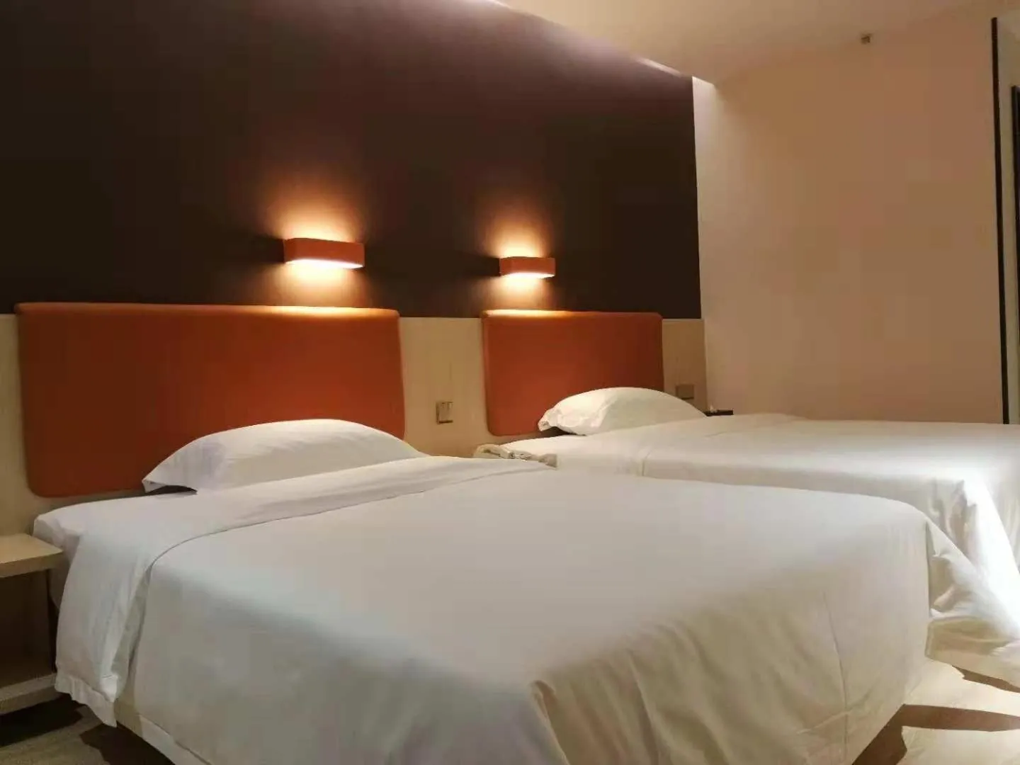 Bed in 7Days Premium Dongguan Houjie Exhibition Center Shatian Branch