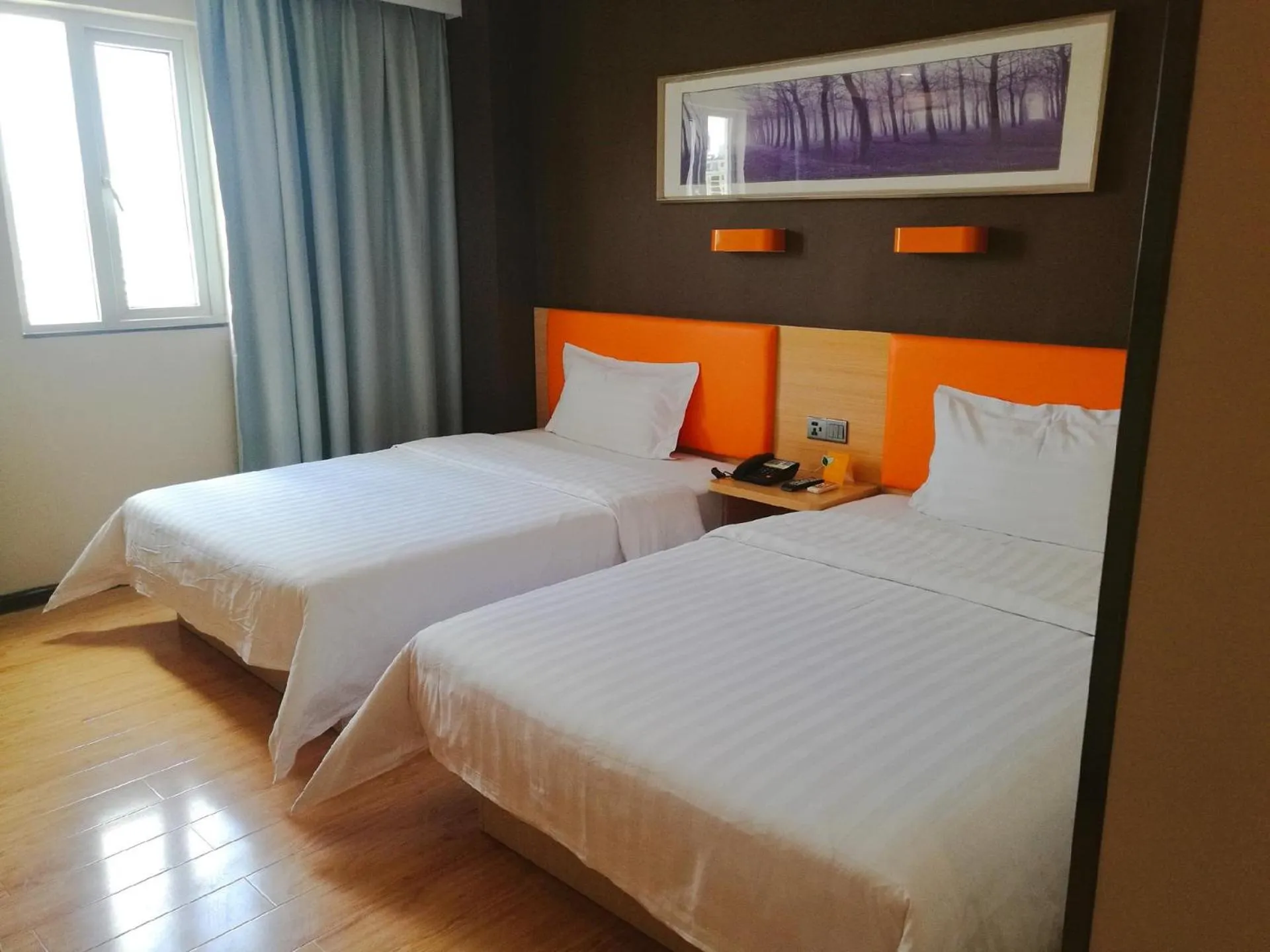 Bed in 7Days Premium Dongguan Dongcheng Subway Station