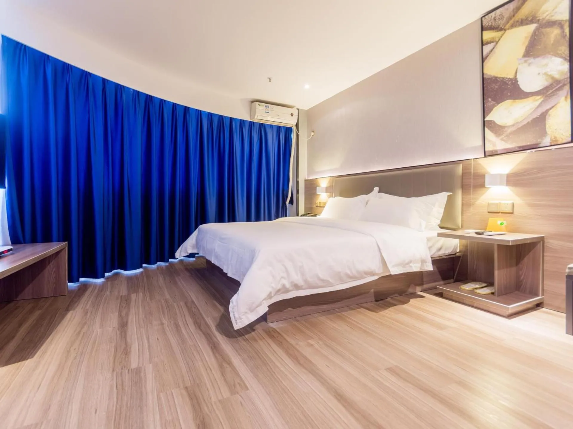 Bed in 7Days Premium Zhongshan Tanzhou Town Market Central Branch