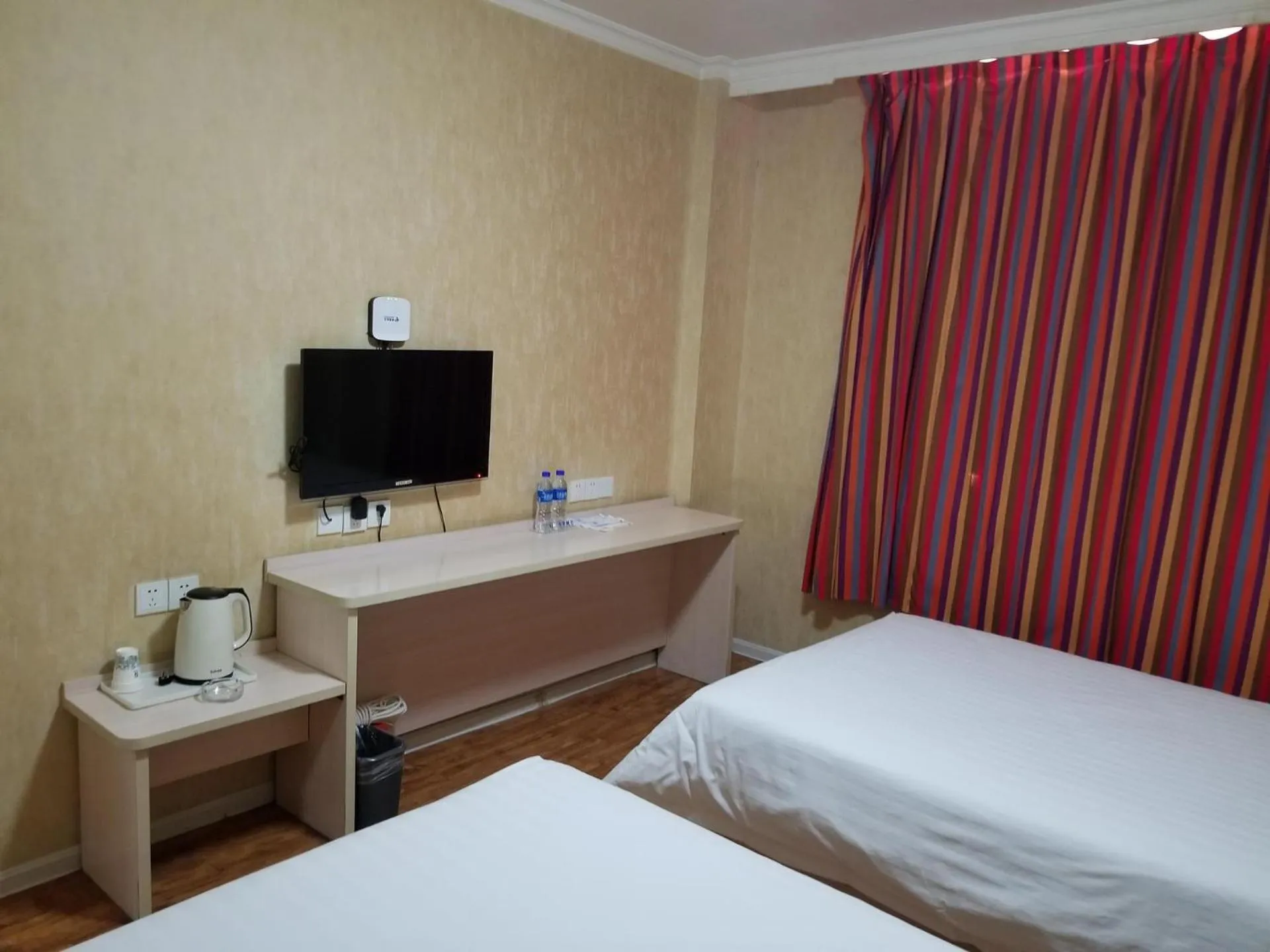 Bed in 7Days Premium Jiyuan Tiantai Road Xinyao City Square Branch