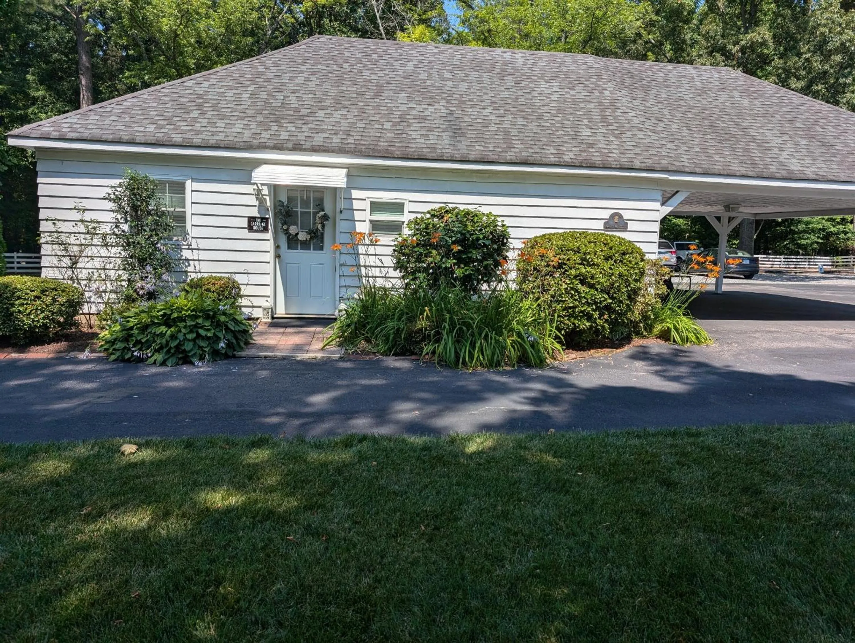Property building in Virginia Cliffe Inn