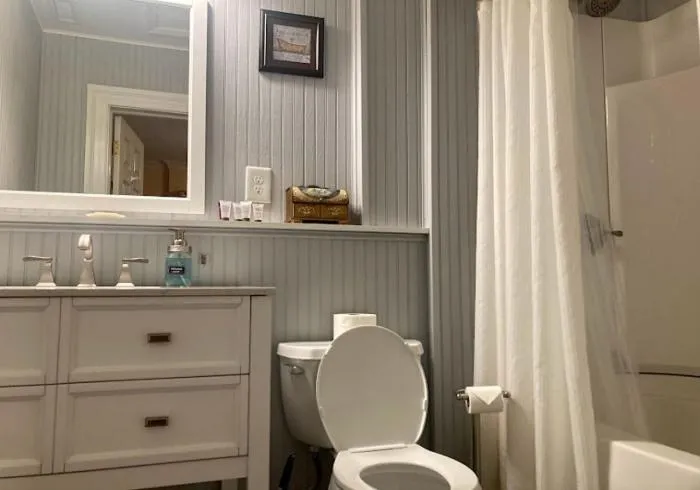 Bedroom in Virginia Cliffe Inn