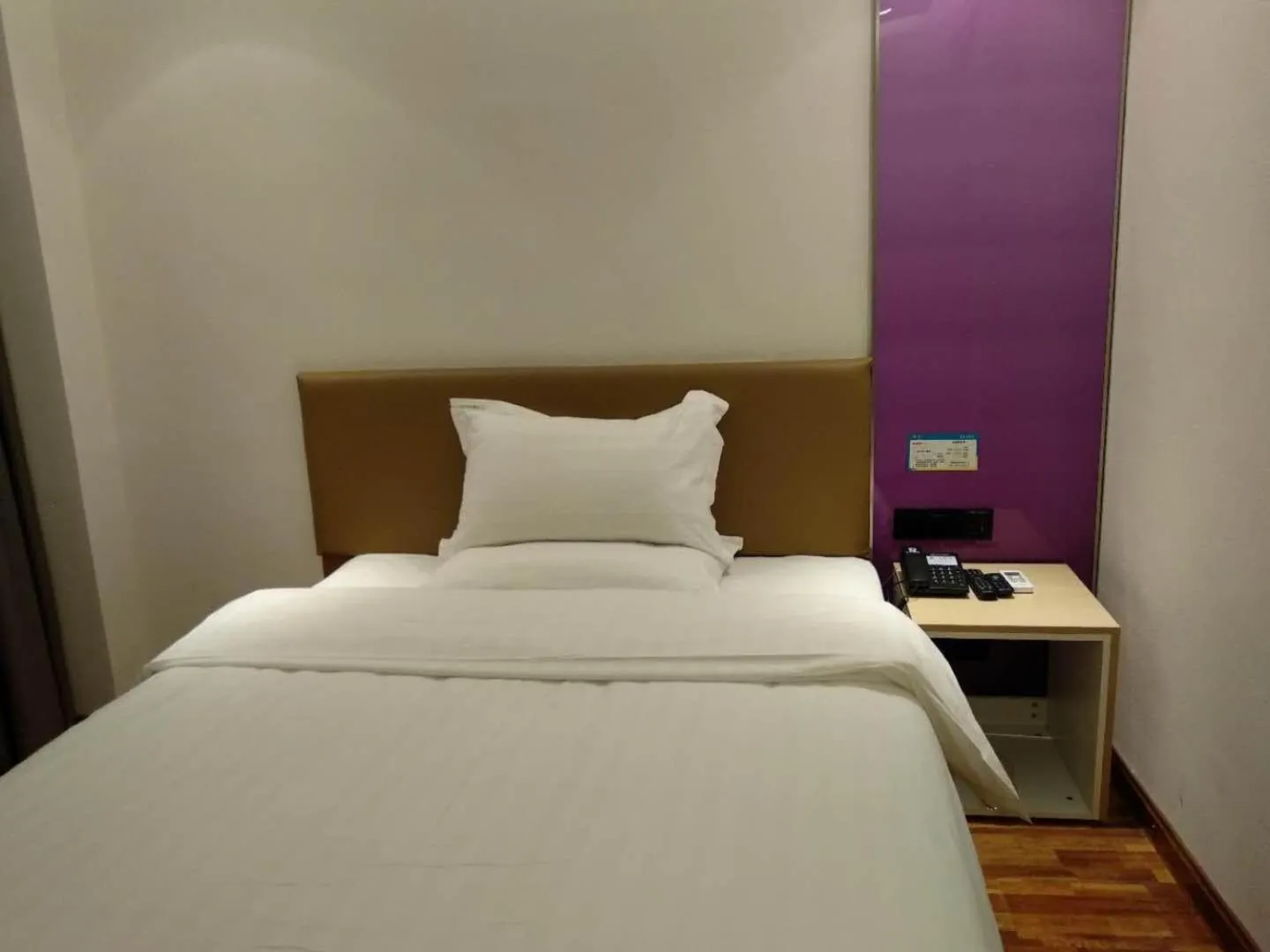 Bed in 7Days Inn Xianyang Xingping Jincheng Road Branch