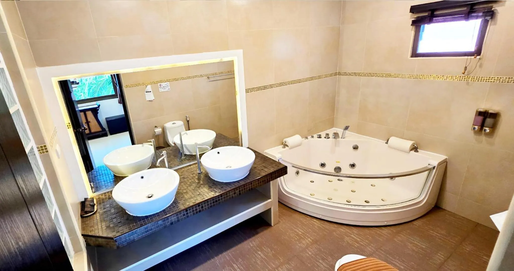 Hot Tub in HIDELAND Luxury Pool Villa Pattaya Walking Street 5 Bedrooms