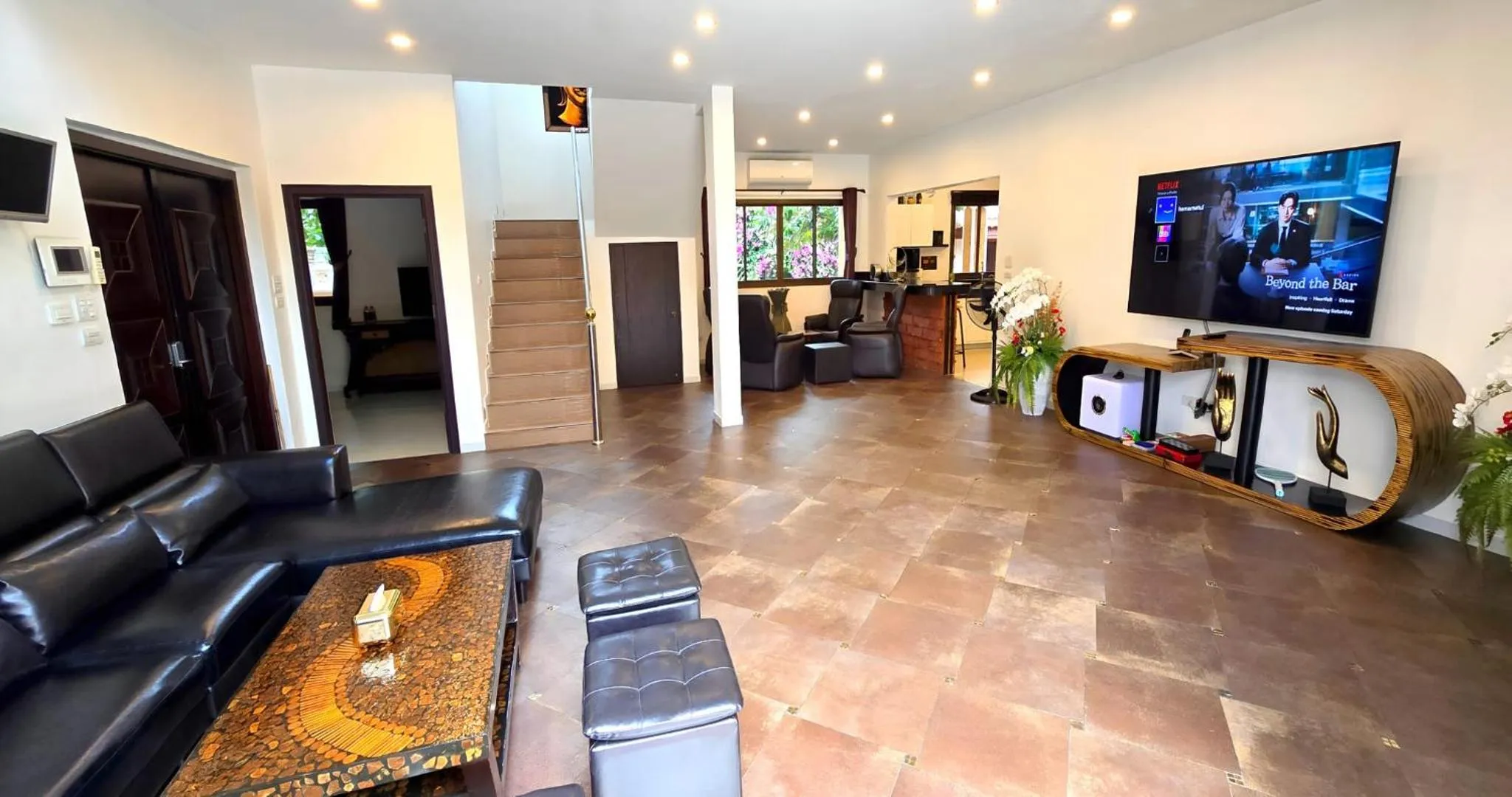 Communal lounge/ TV room in HIDELAND Luxury Pool Villa Pattaya Walking Street 5 Bedrooms