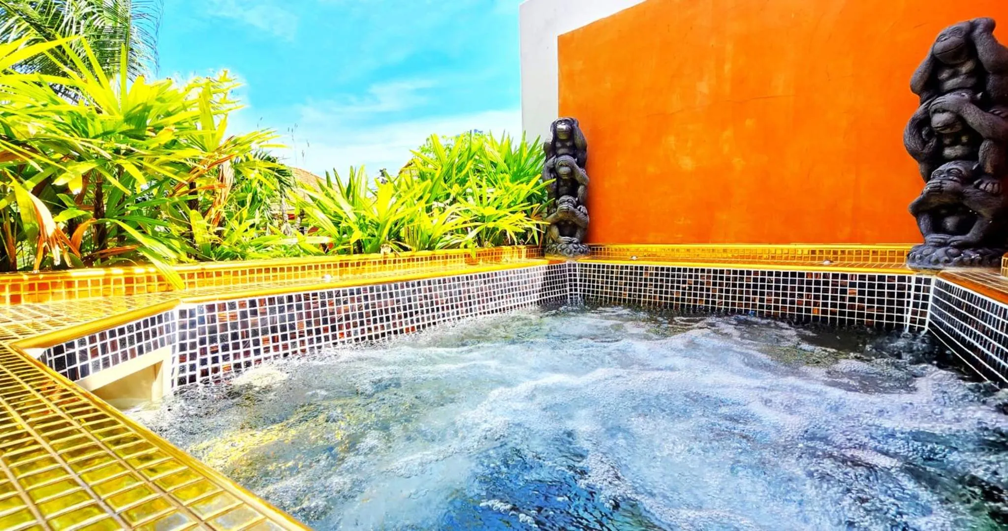 Hot Tub in HIDELAND Luxury Pool Villa Pattaya Walking Street 5 Bedrooms