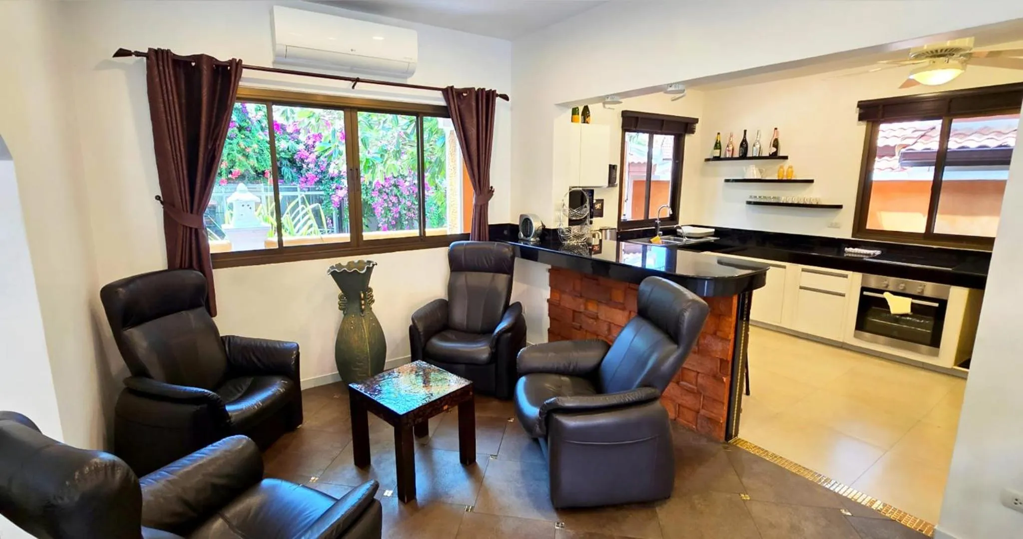 Lounge or bar in HIDELAND Luxury Pool Villa Pattaya Walking Street 5 Bedrooms
