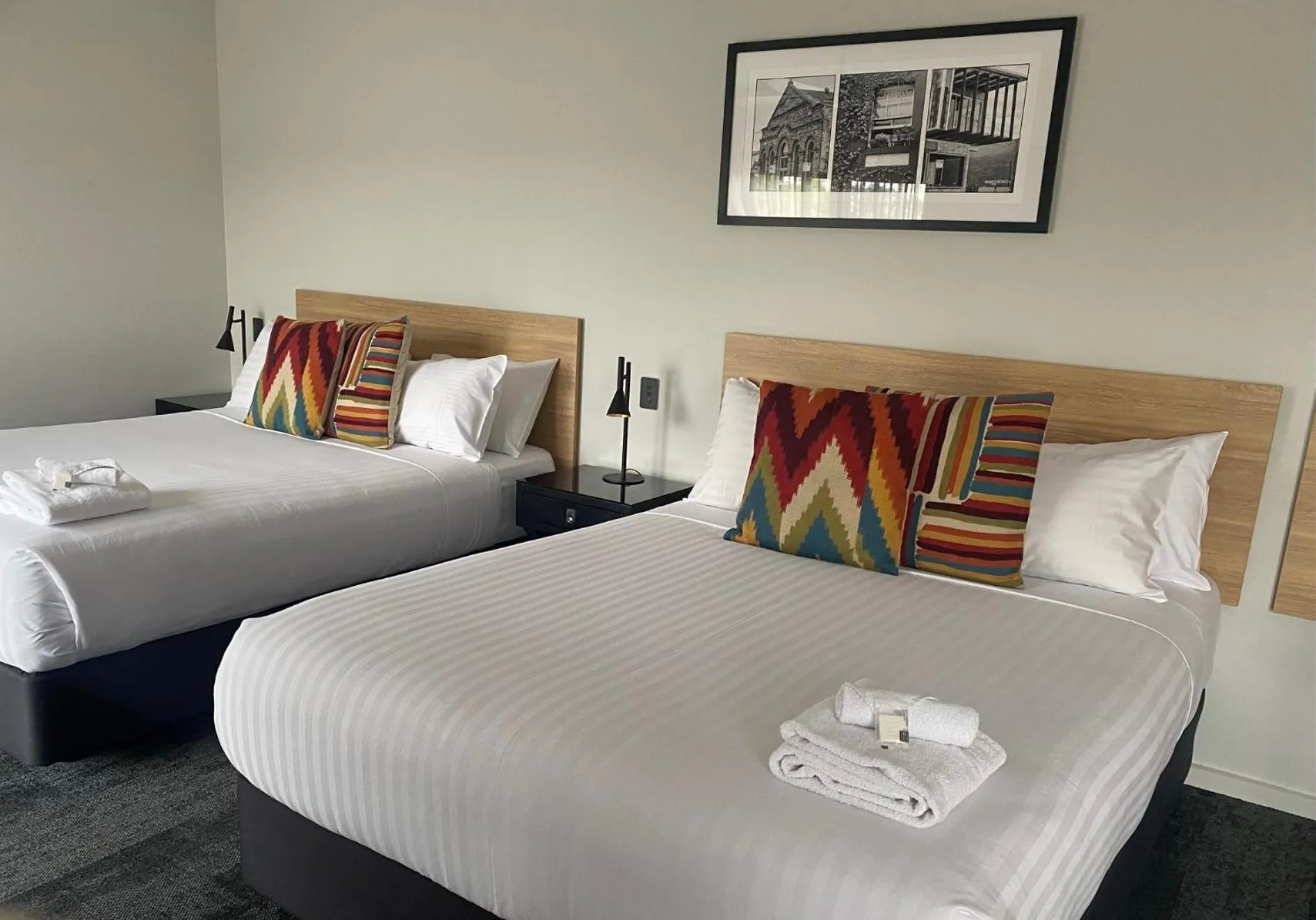 Bed in AVENUE MOTEL APARTMENTS