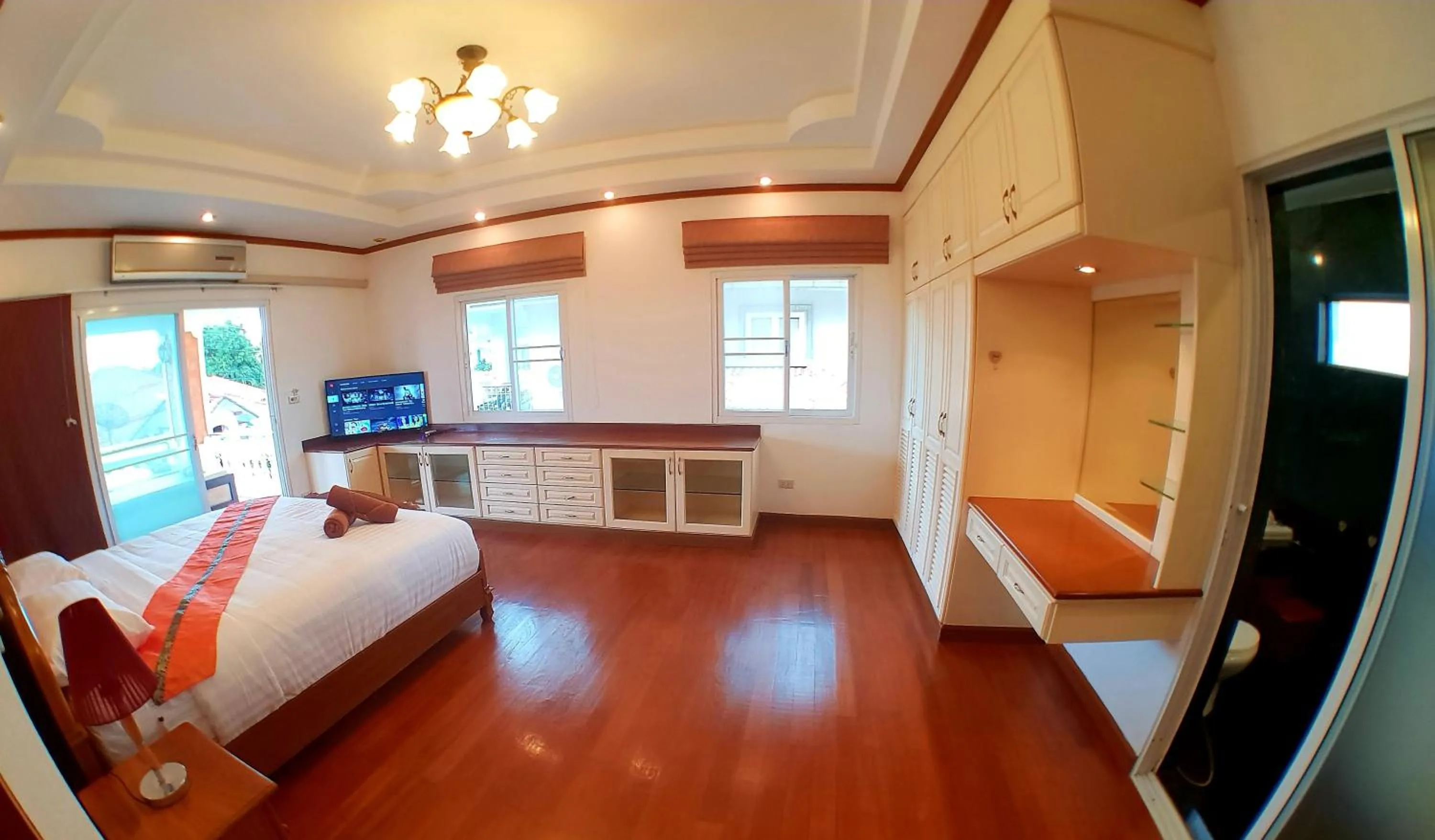 Bed in JOOPLAND Luxury Pool Villa Pattaya Walking Street 6 Bedrooms