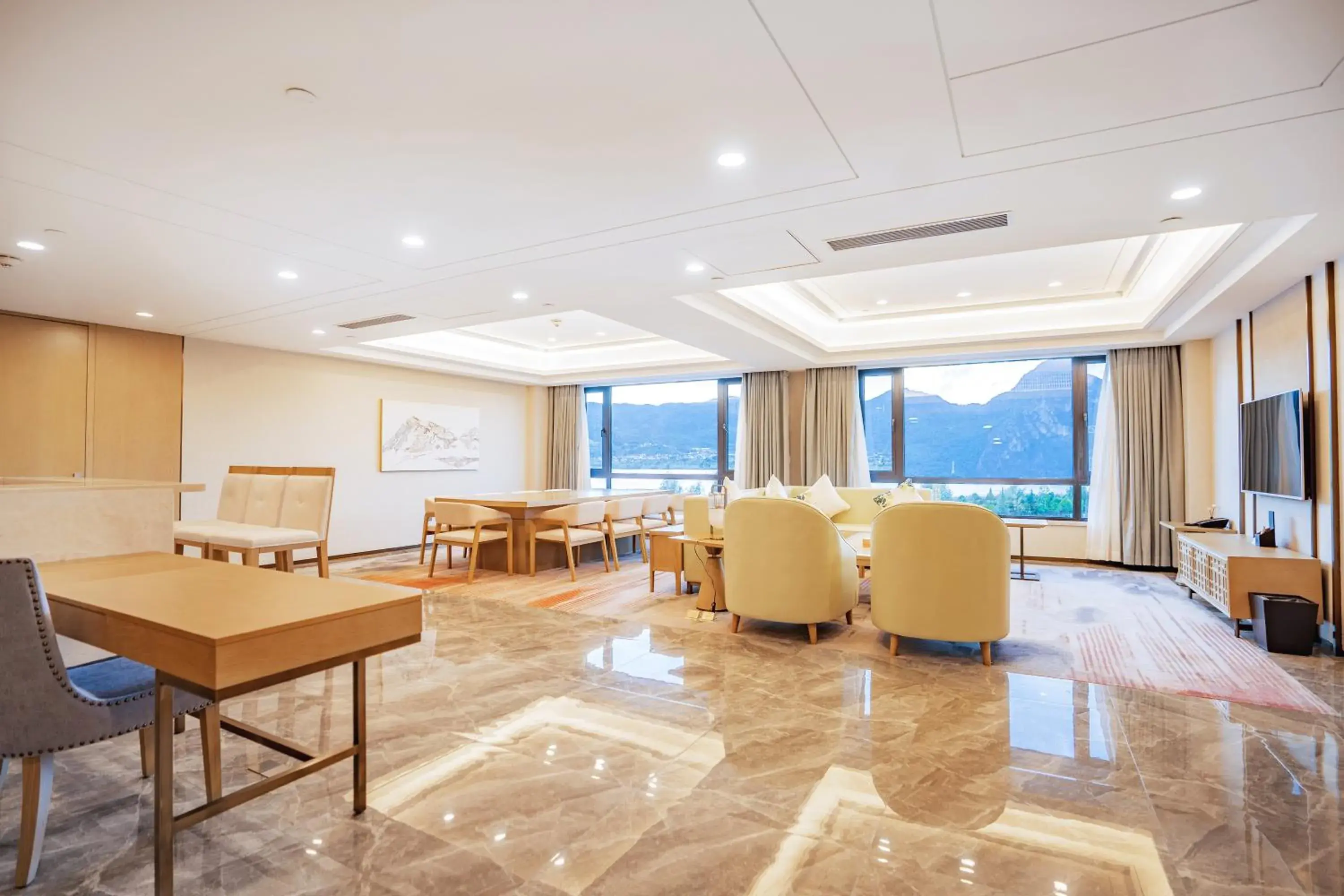 One-Bedroom Executive King Suite in Hilton Lijiang One-Bedroom Executive King Suite in Hilton Lijiang