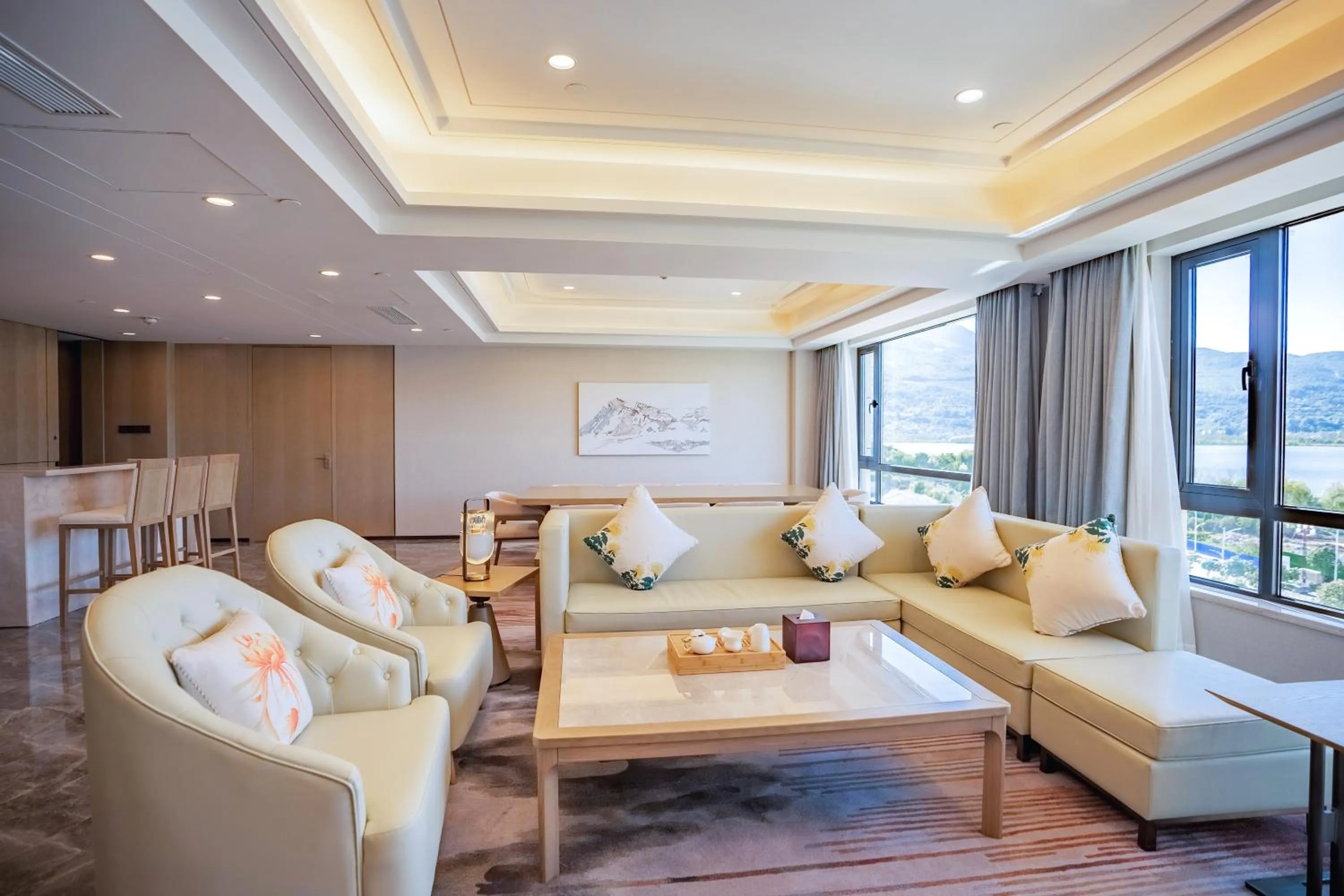 Seating area in Hilton Lijiang