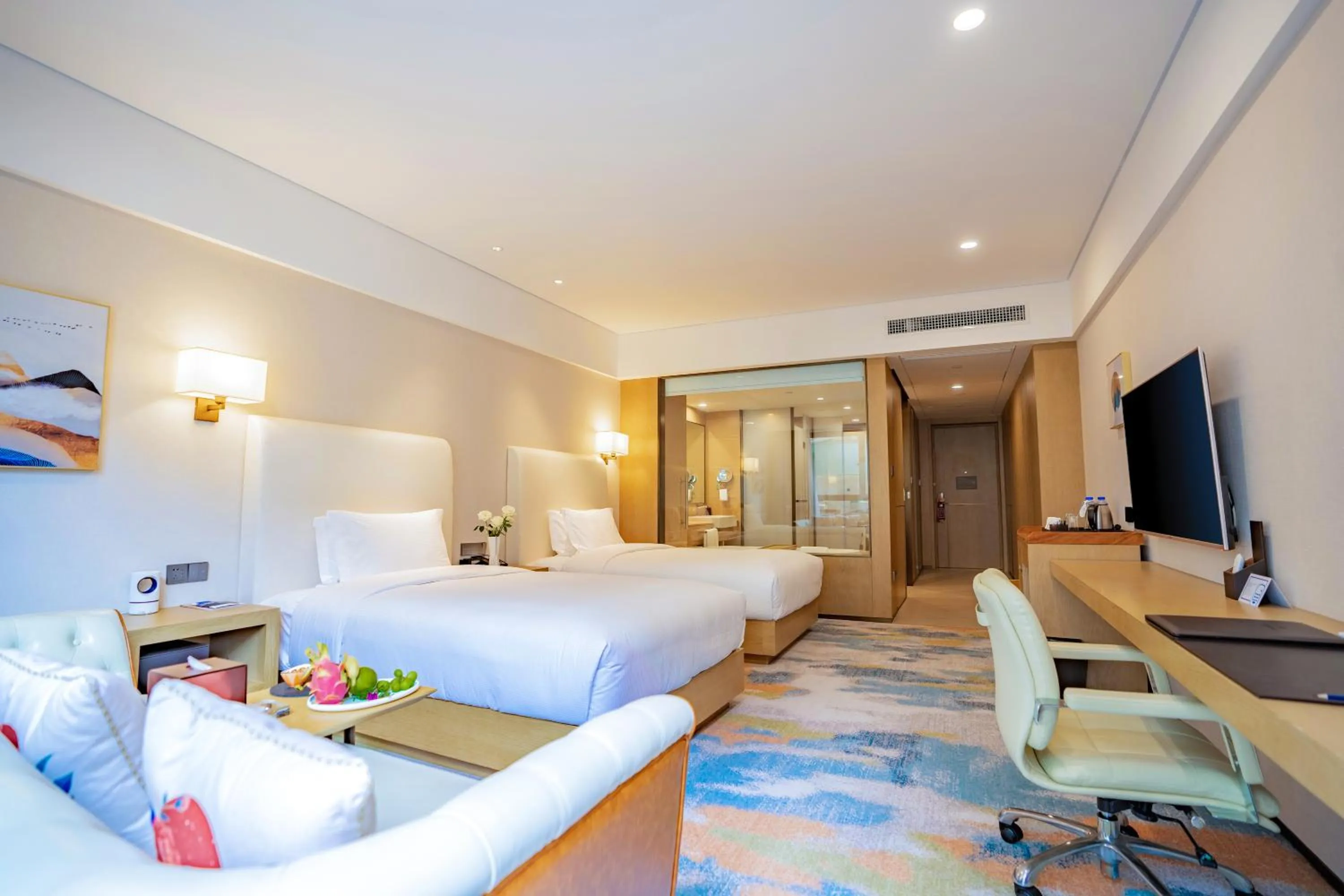 Photo of the whole room, Bed in Hilton Lijiang