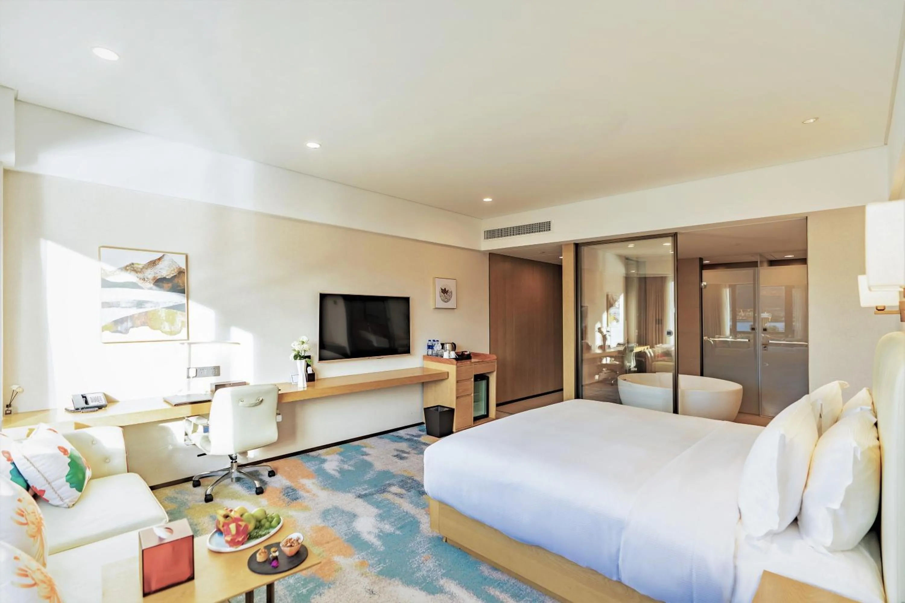 Photo of the whole room, Bed in Hilton Lijiang