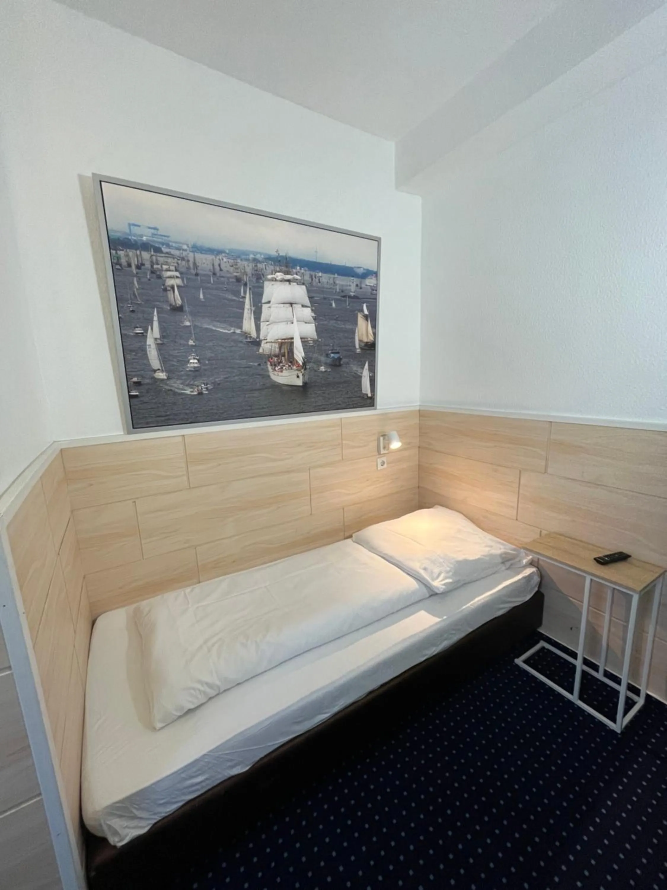 Bed in Hotel Schwarzer Bär