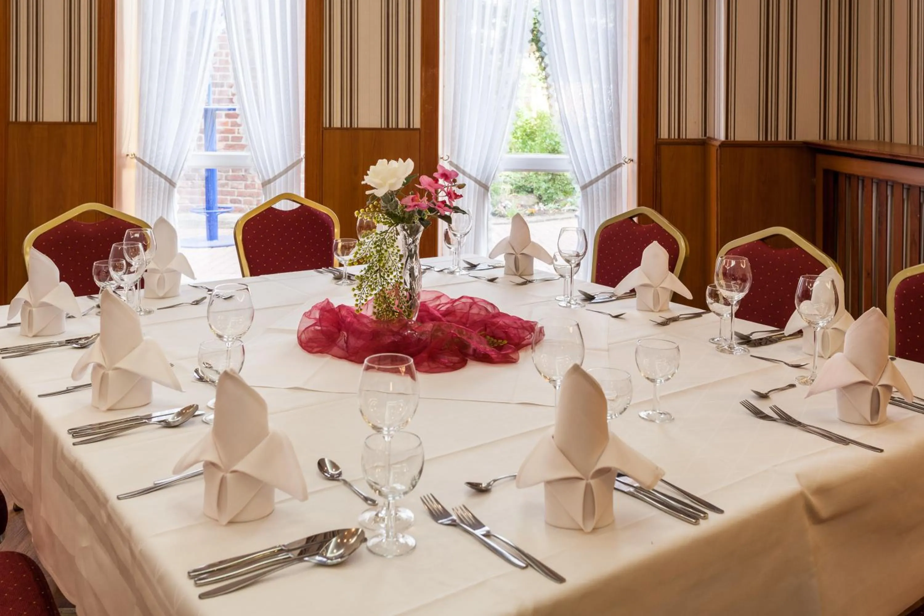 Restaurant/places to eat in Landhotel Zur Linde