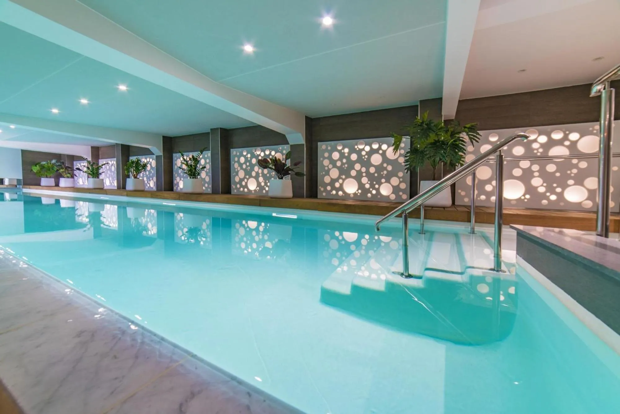 Swimming pool in Les Jardins de St Cloud