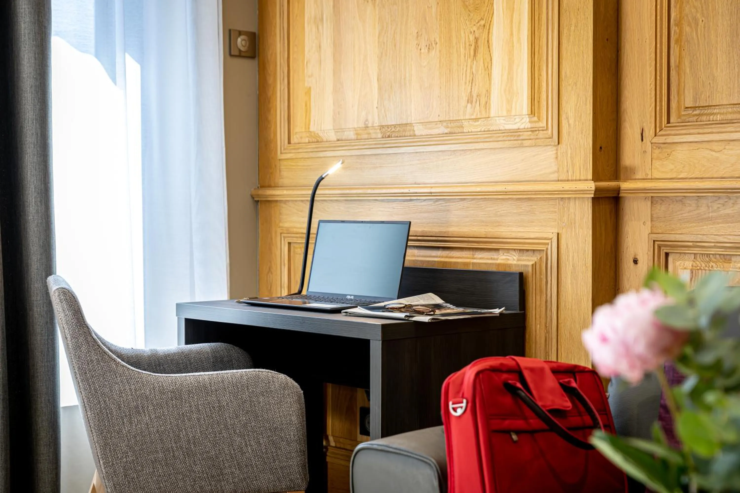 Seating area in Les Jardins de St Cloud