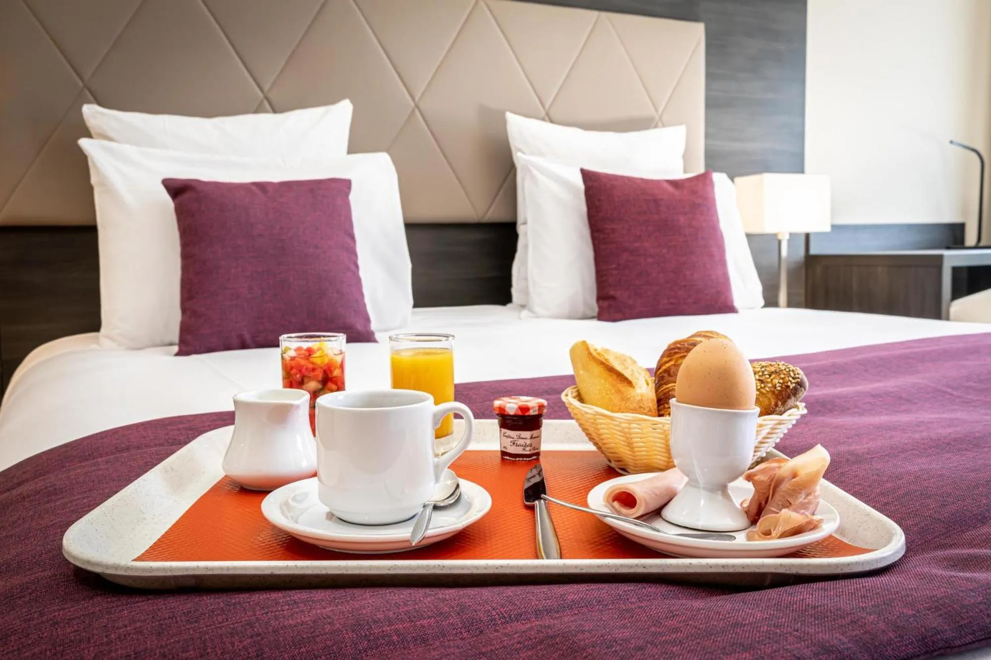 Breakfast, Bed in Les Jardins de St Cloud