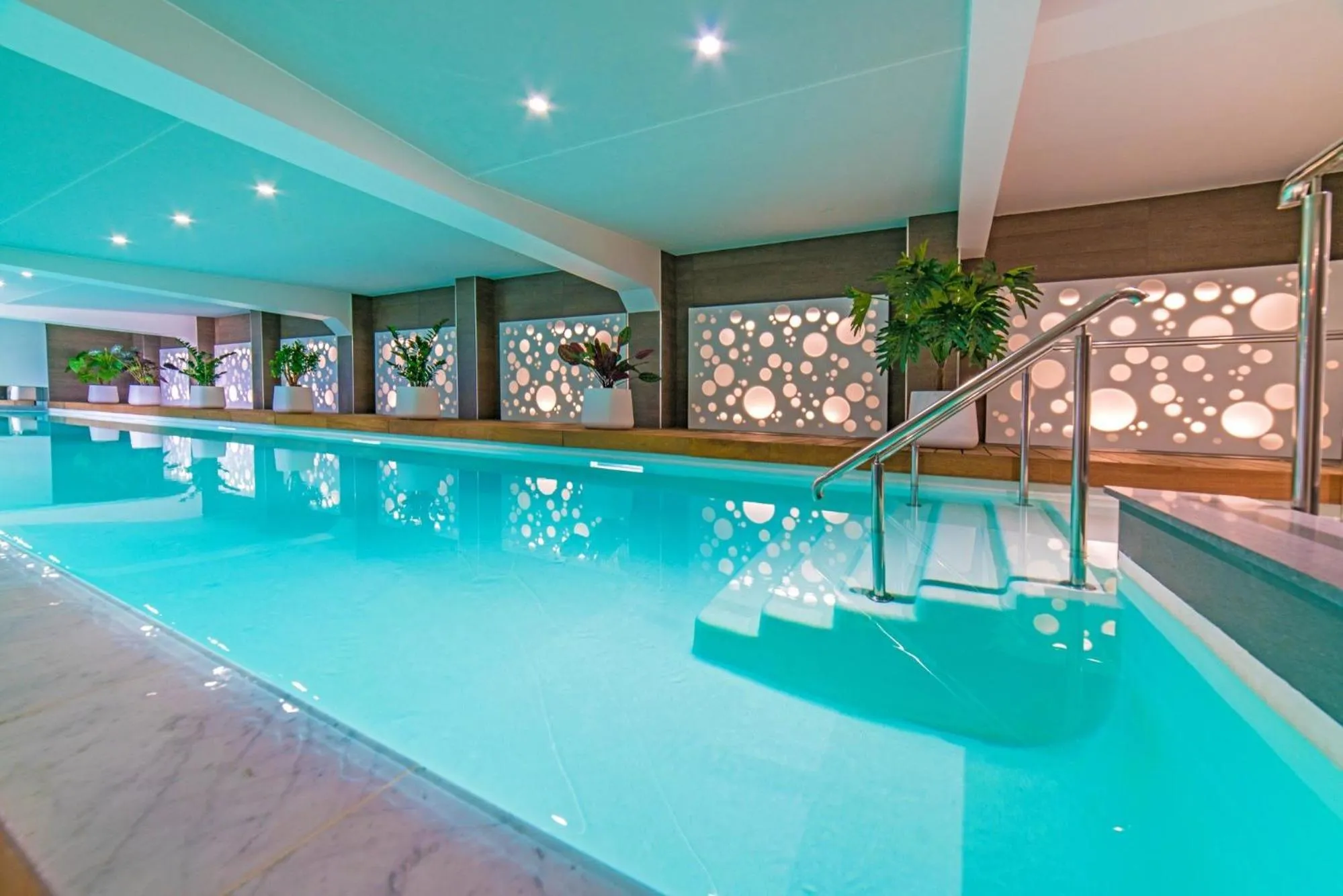 Swimming pool in Les Jardins de St Cloud