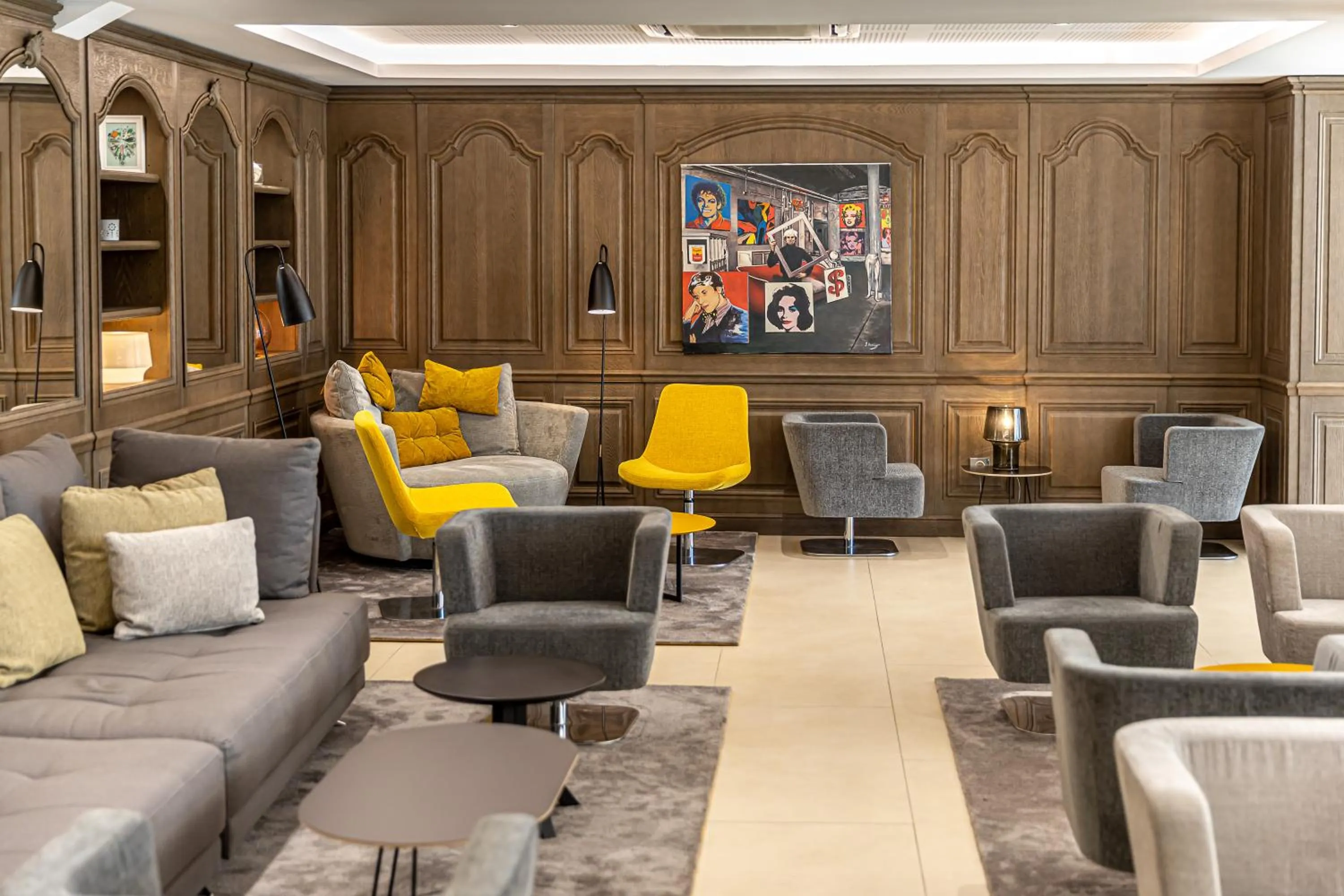 Lounge or bar in Les Jardins de St Cloud