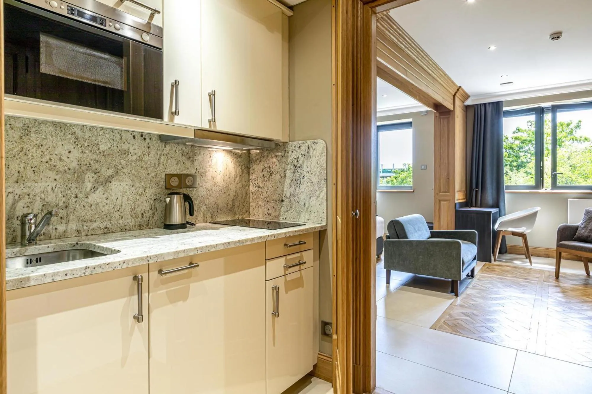 Kitchen or kitchenette in Les Jardins de St Cloud