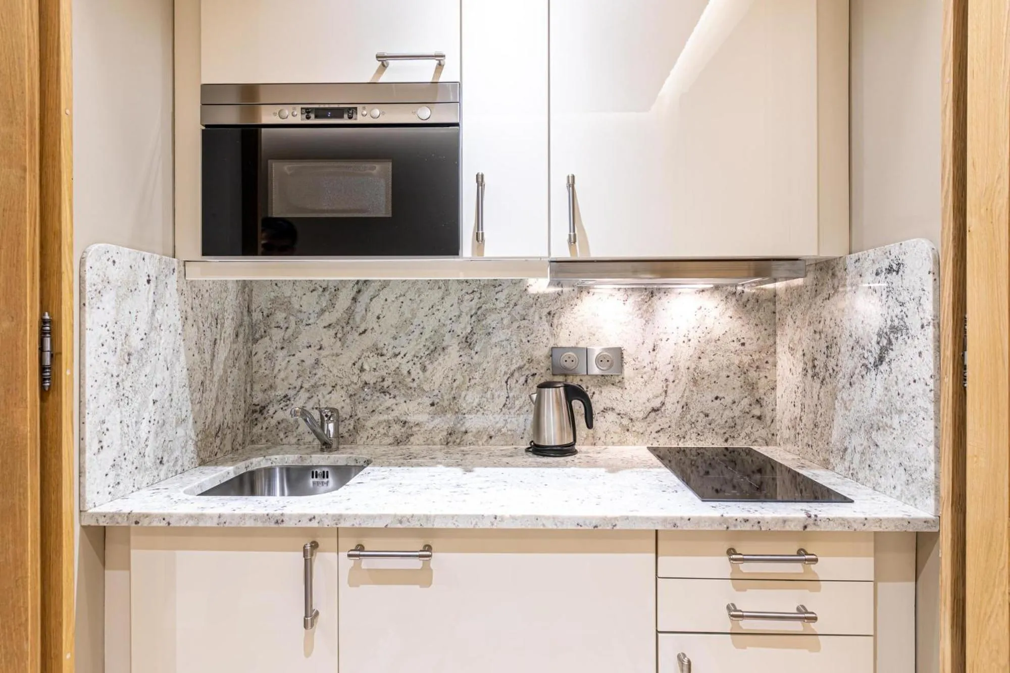 Kitchen or kitchenette in Les Jardins de St Cloud