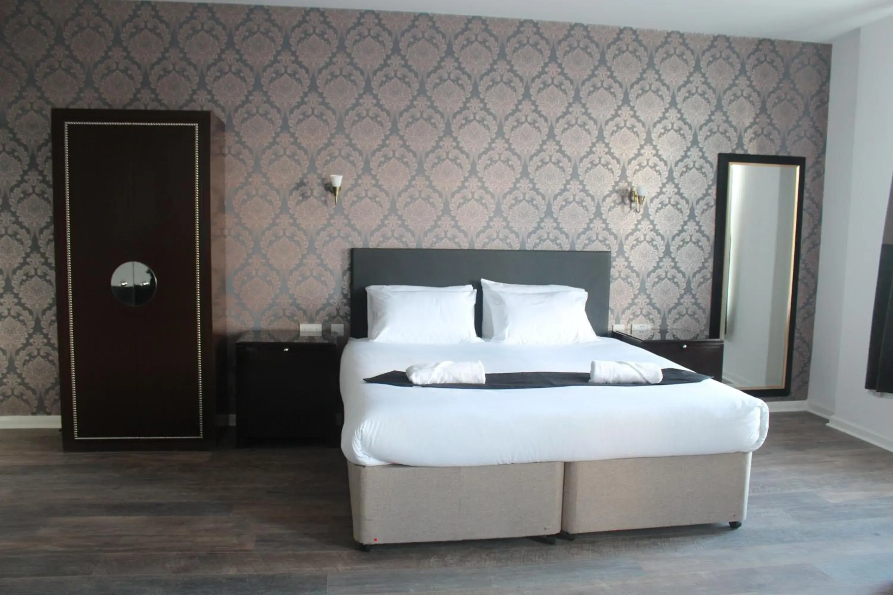 Deluxe Double or Twin Room in Park Hotel & Apartments Deluxe Double or Twin Room in Park Hotel & Apartments