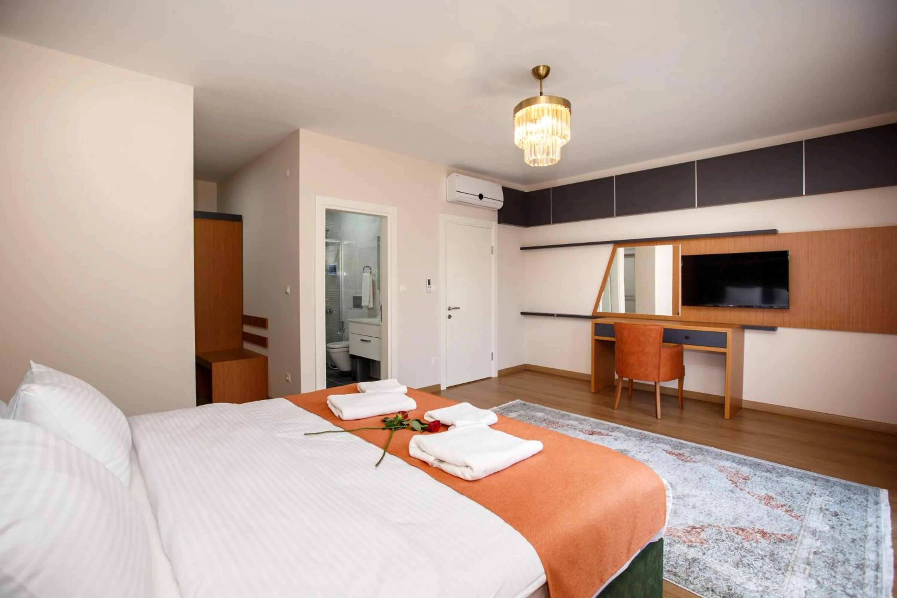 Property building, Bed in Armoni Deluxe Suites Trabzon