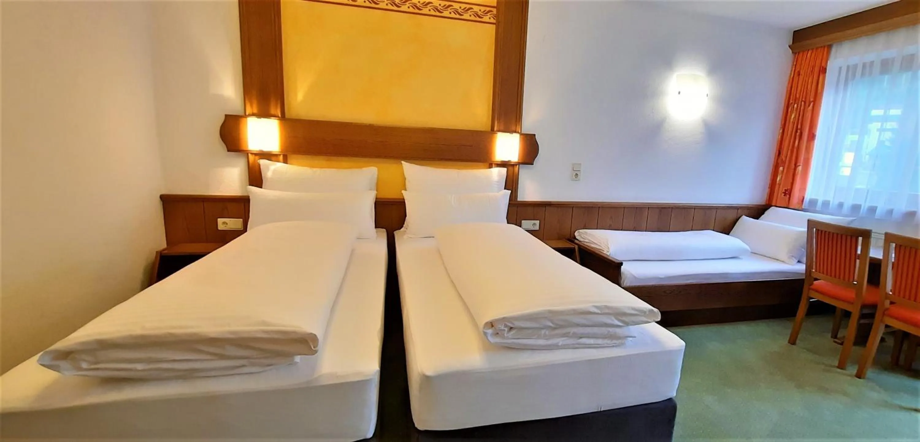 Photo of the whole room, Bed in Hotel Garni Belvedere