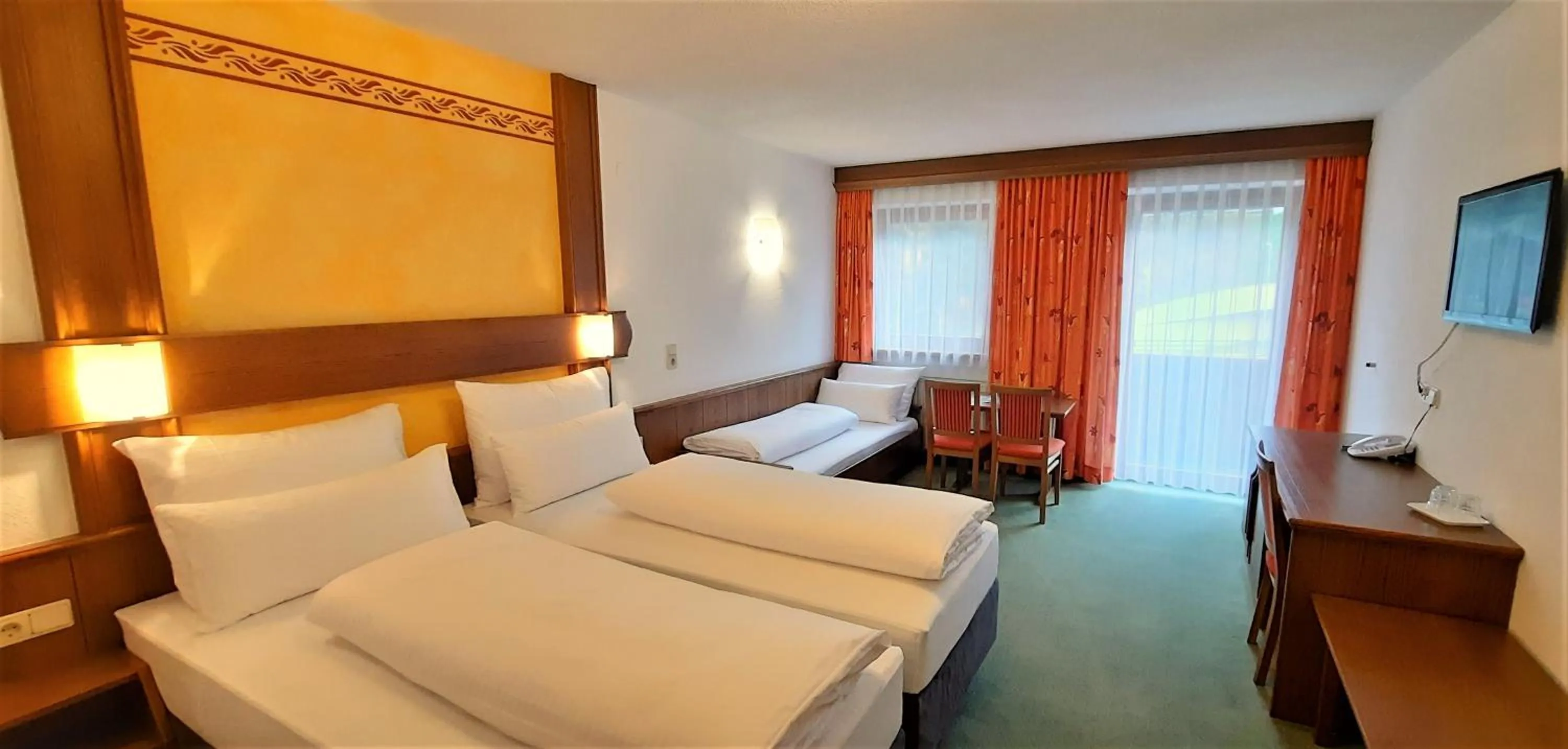 Photo of the whole room, Bed in Hotel Garni Belvedere