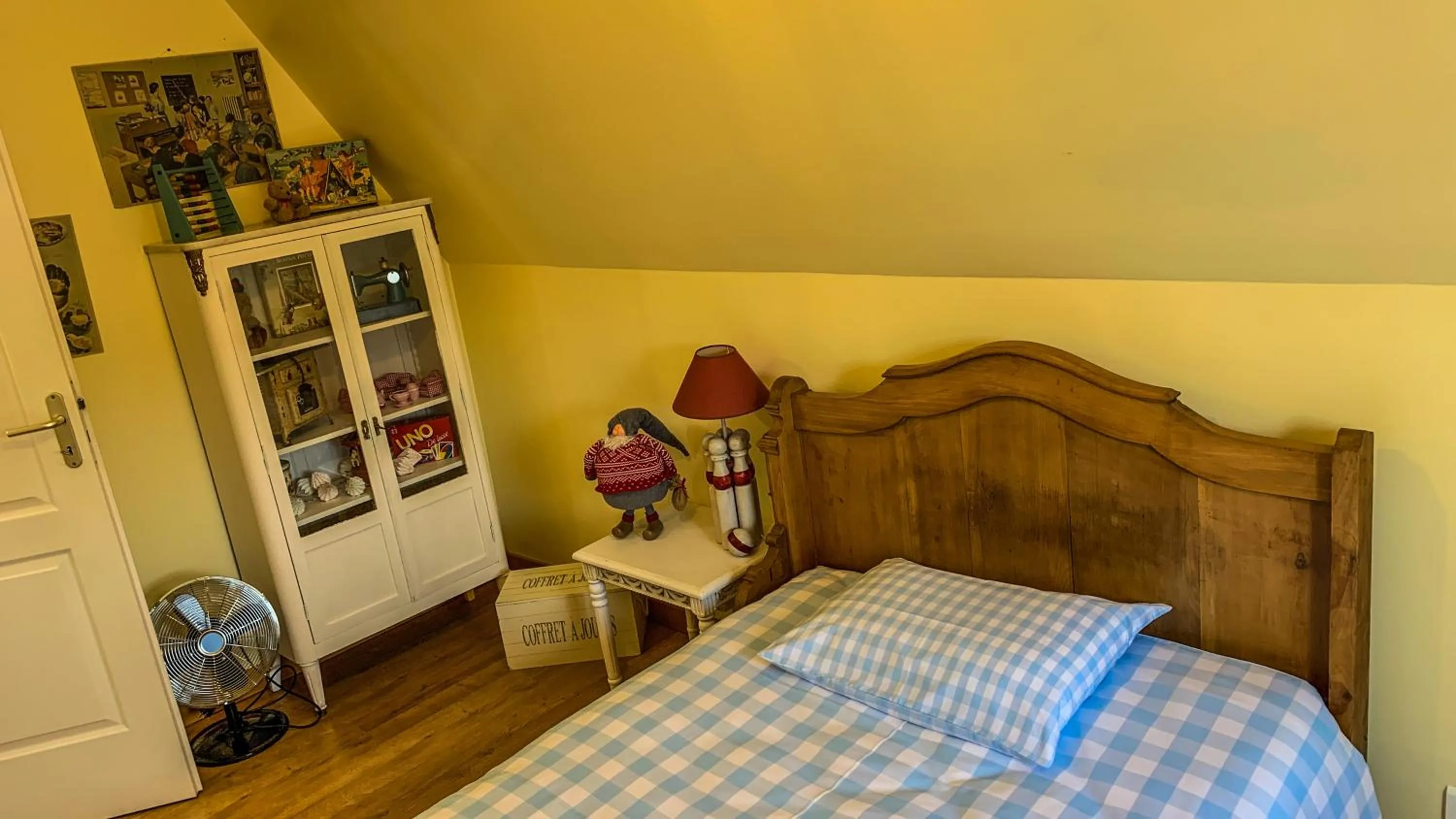 Bed in Les Chambres d'hôtes du Faubourg