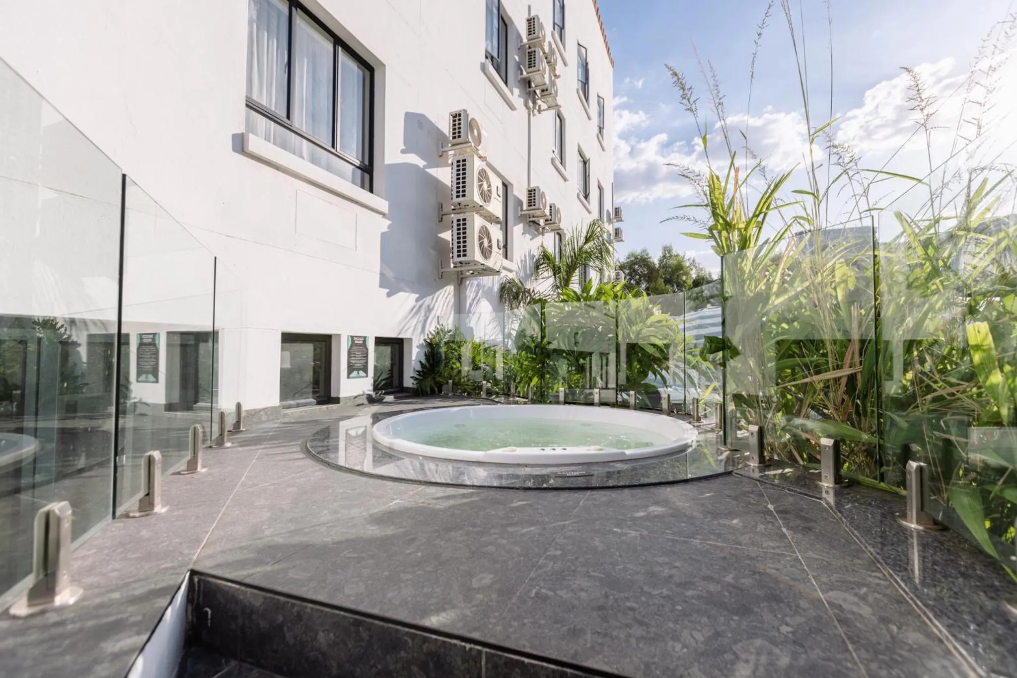 Hot Tub in MINT Hotel 84 on Katherine