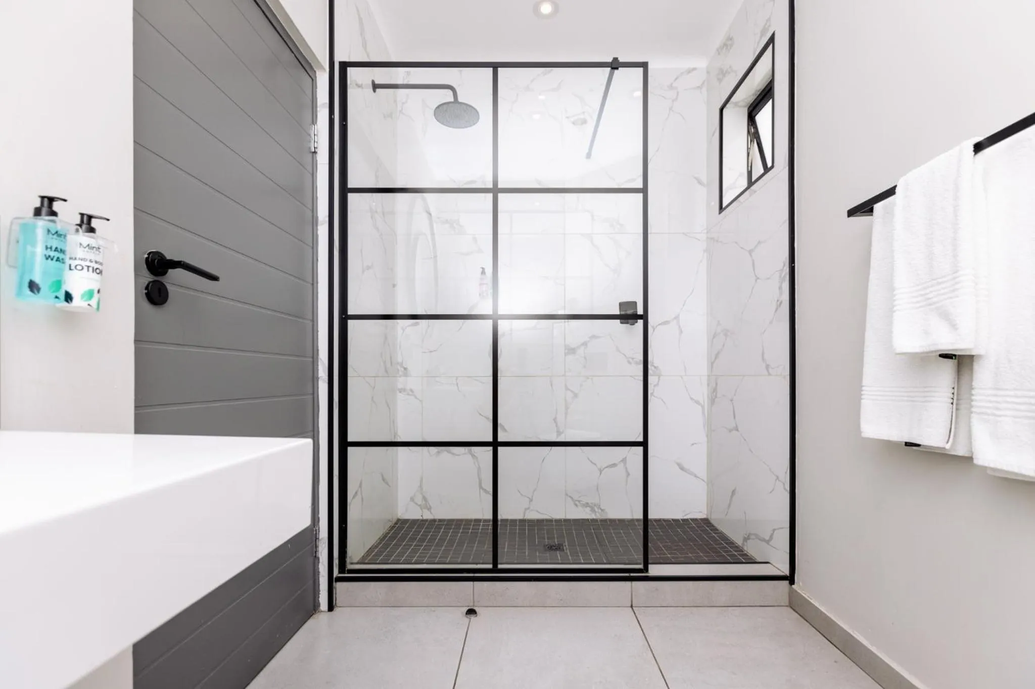 Shower in MINT Hotel 84 on Katherine