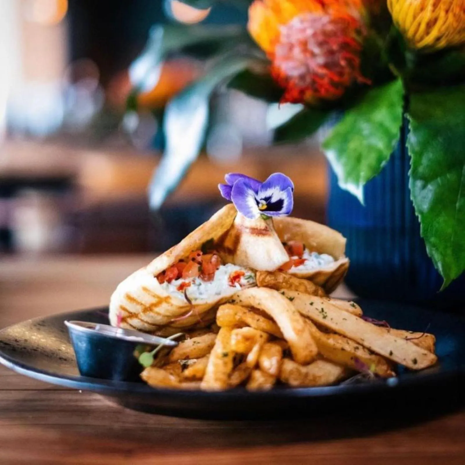 Restaurant/places to eat in MINT Hotel 84 on Katherine