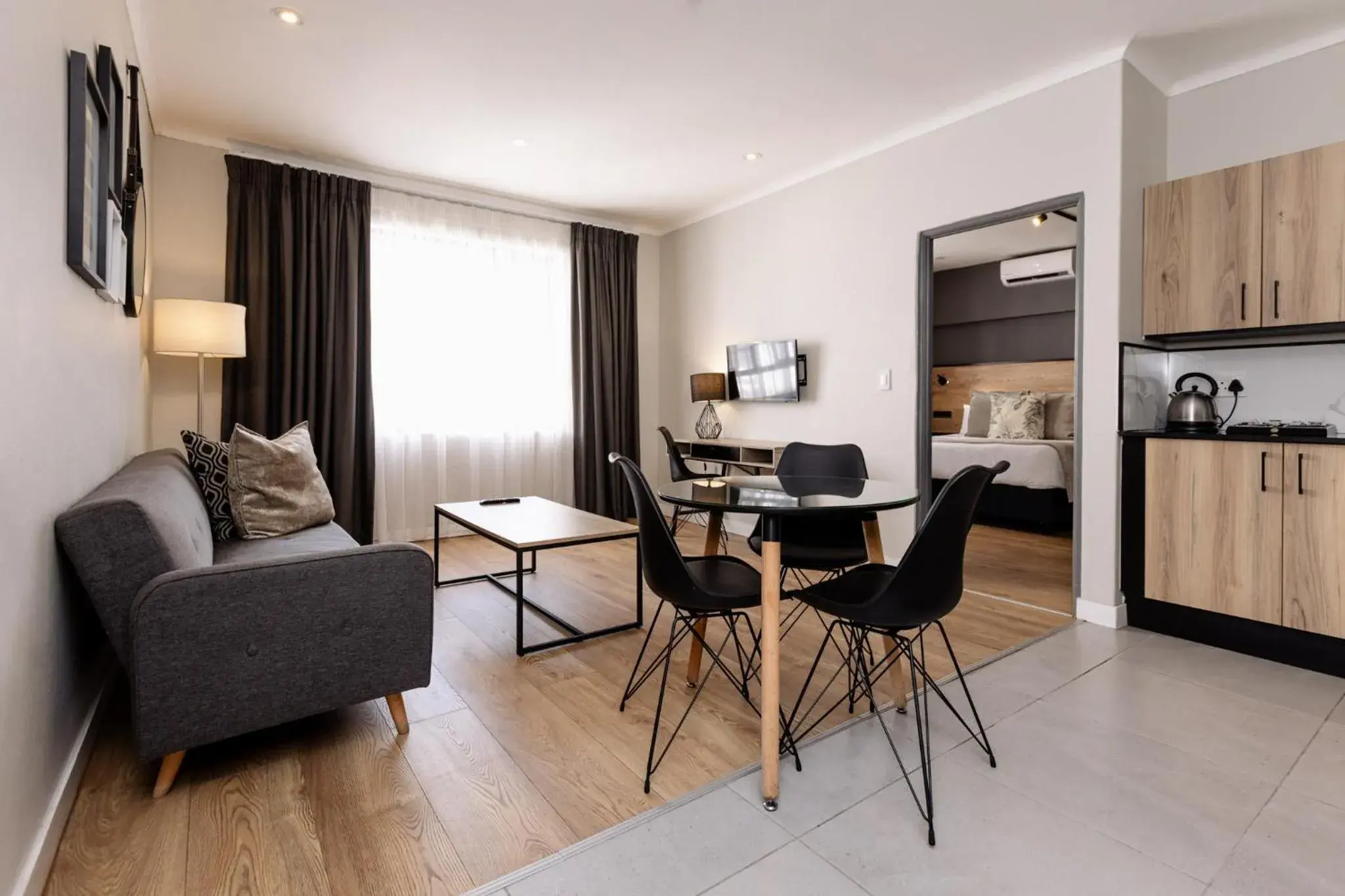 Deluxe King Suite in MINT Hotel 84 on Katherine Deluxe King Suite in MINT Hotel 84 on Katherine