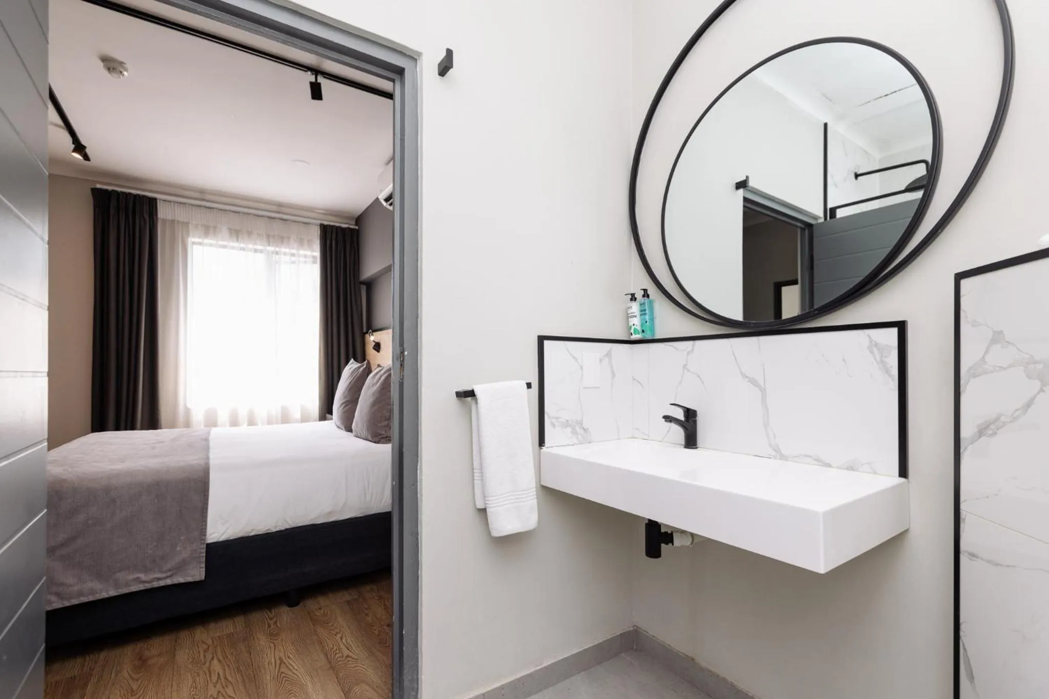 Bathroom, Bed in MINT Hotel 84 on Katherine