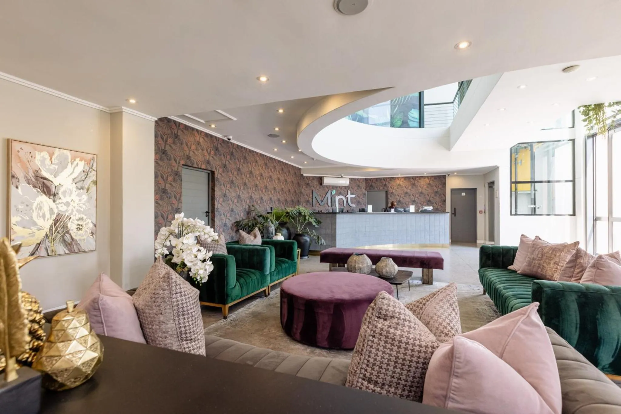 Lobby or reception in MINT Hotel 84 on Katherine