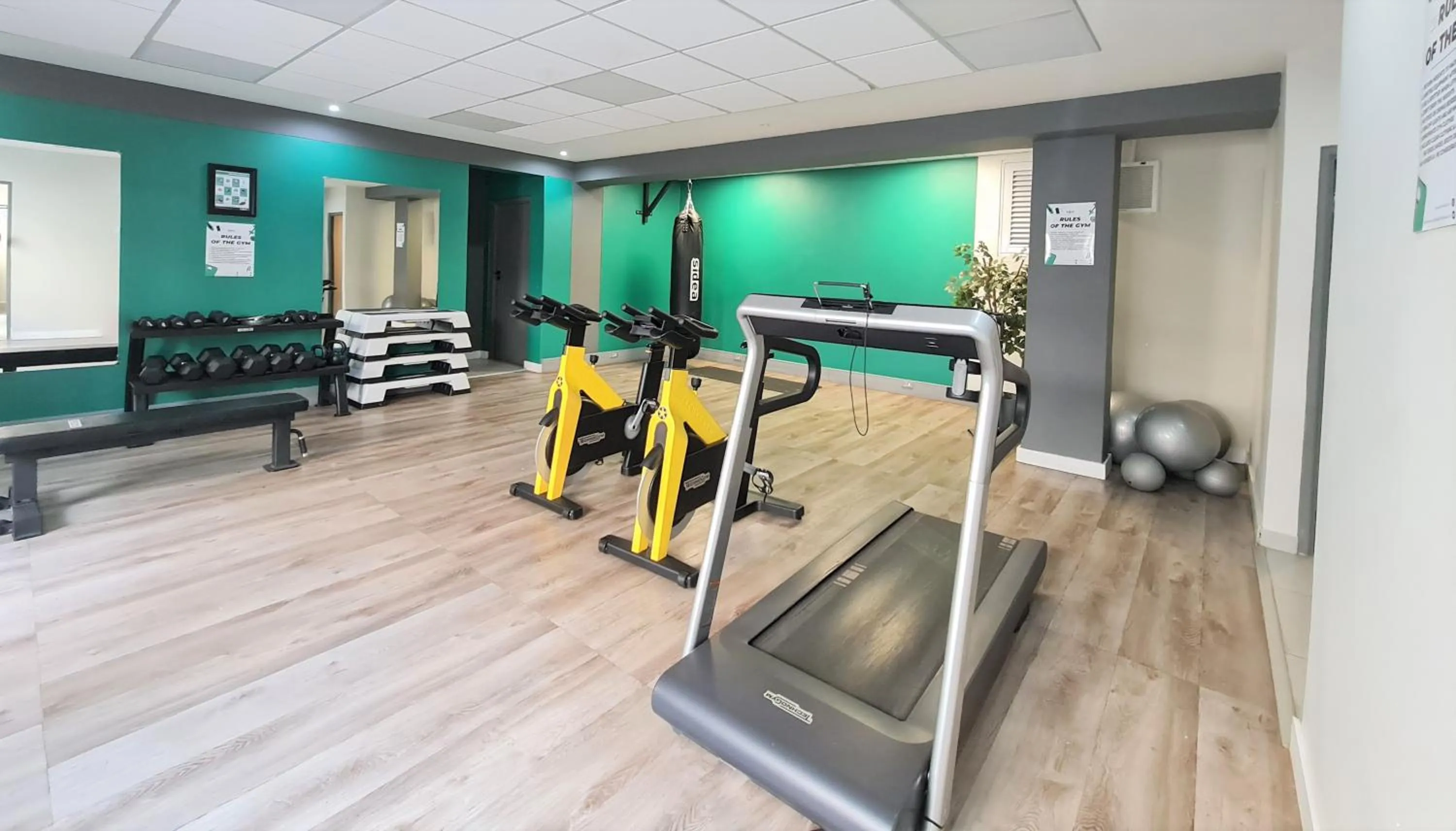 Fitness centre/facilities in MINT Hotel 84 on Katherine