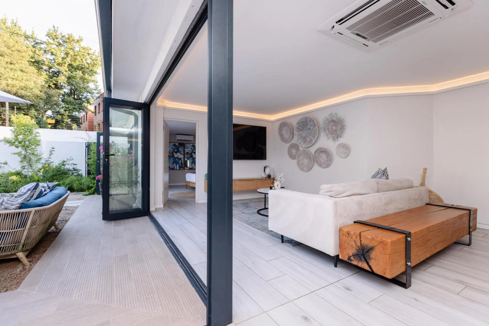 Living room in MINT Hotel 84 on Katherine