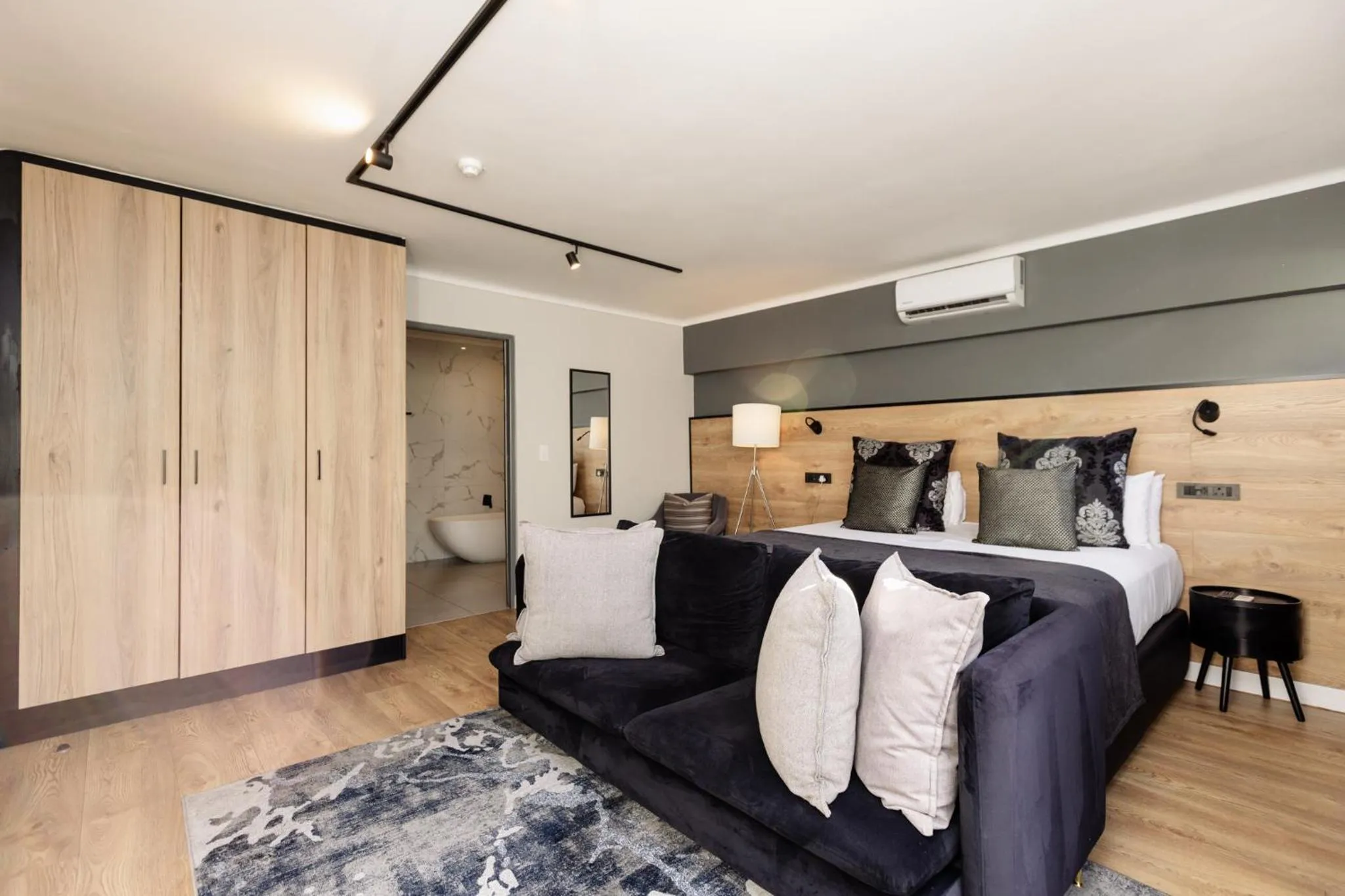 Bed in MINT Hotel 84 on Katherine