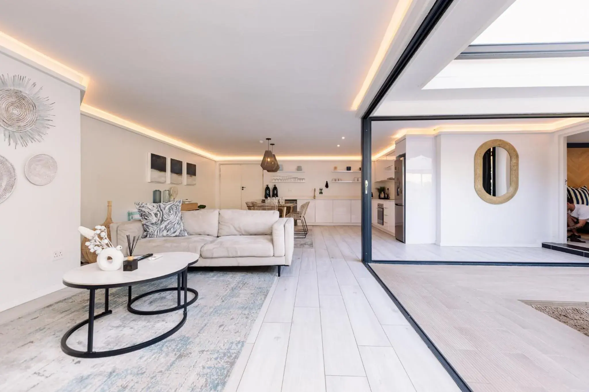 Two Bedroom Suite with Jacuzzi - single occupancy in MINT Hotel 84 on Katherine Two Bedroom Suite with Jacuzzi - single occupancy in MINT Hotel 84 on Katherine