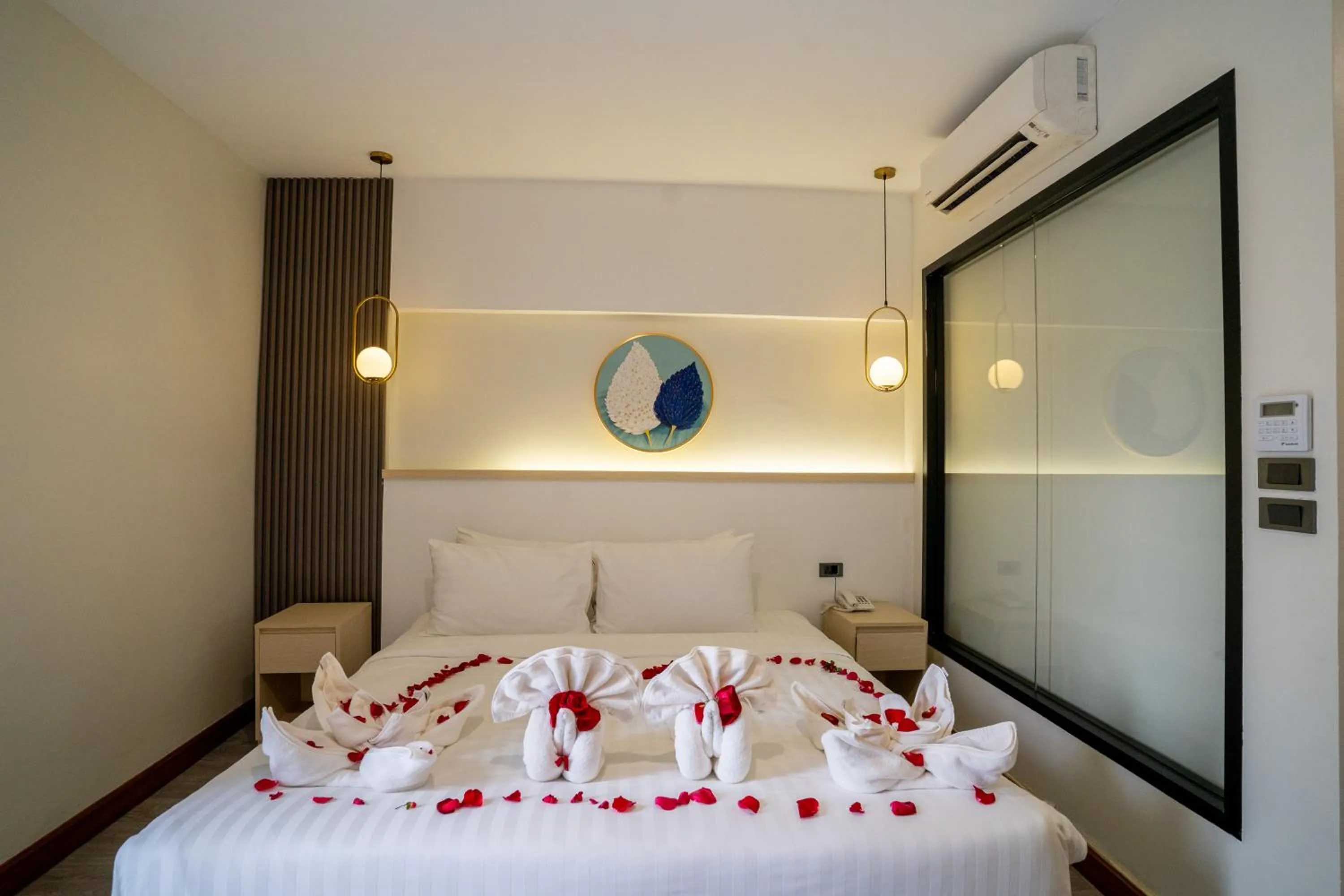 Photo of the whole room, Bed in Hak Heng Hotel