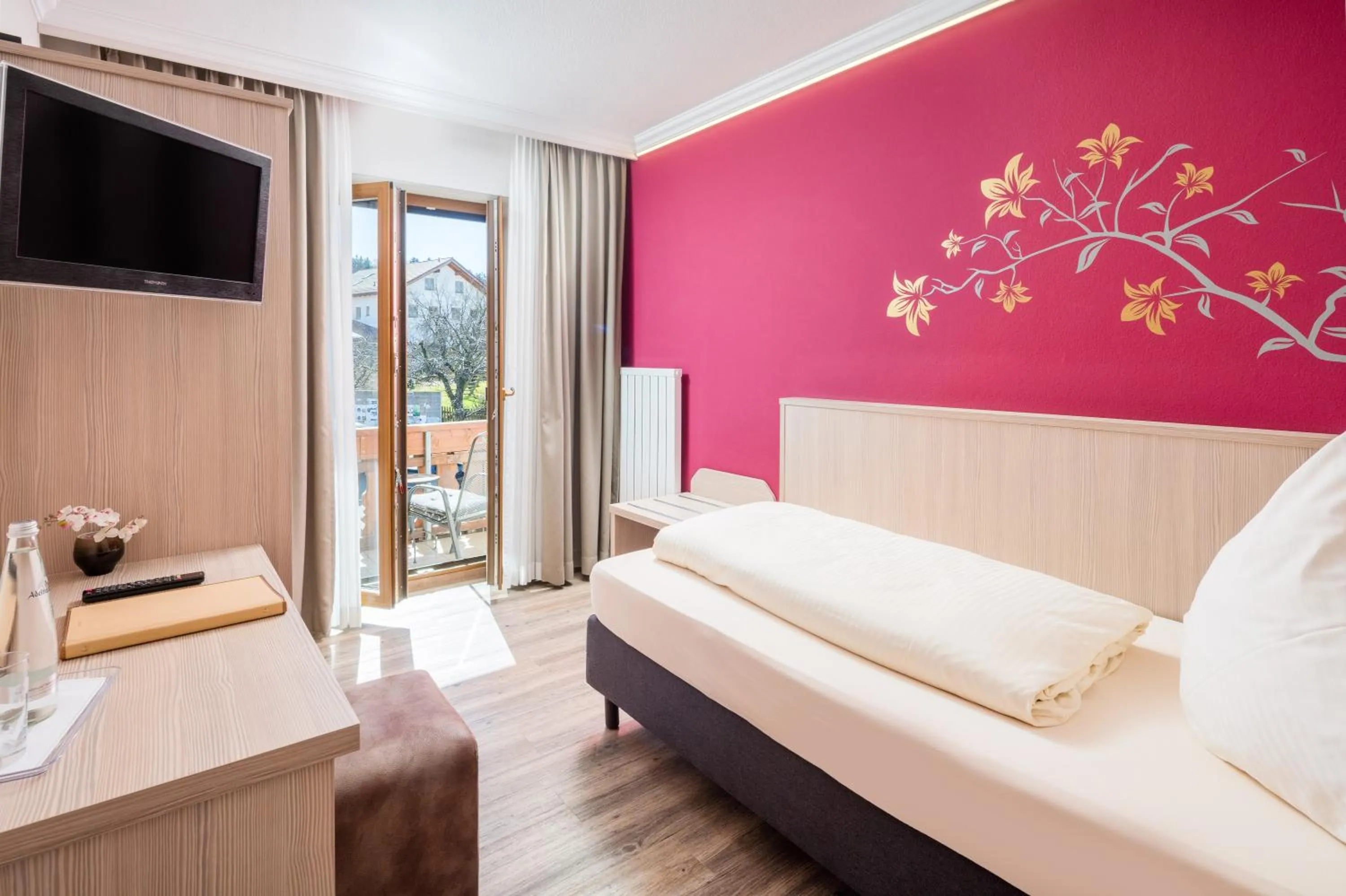 TV and multimedia, Bed in Hotel-Gasthof Huber