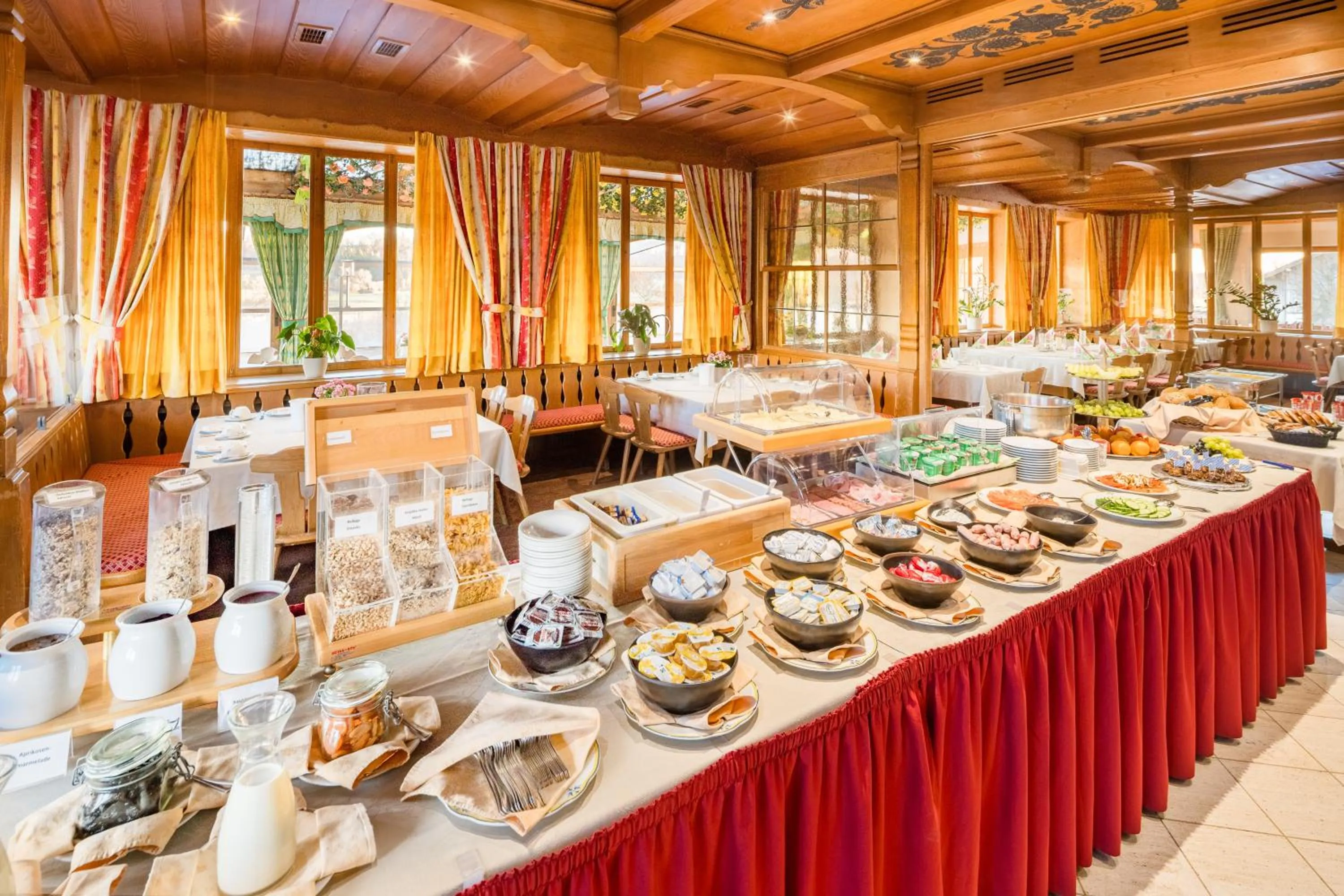 Breakfast in Hotel-Gasthof Huber