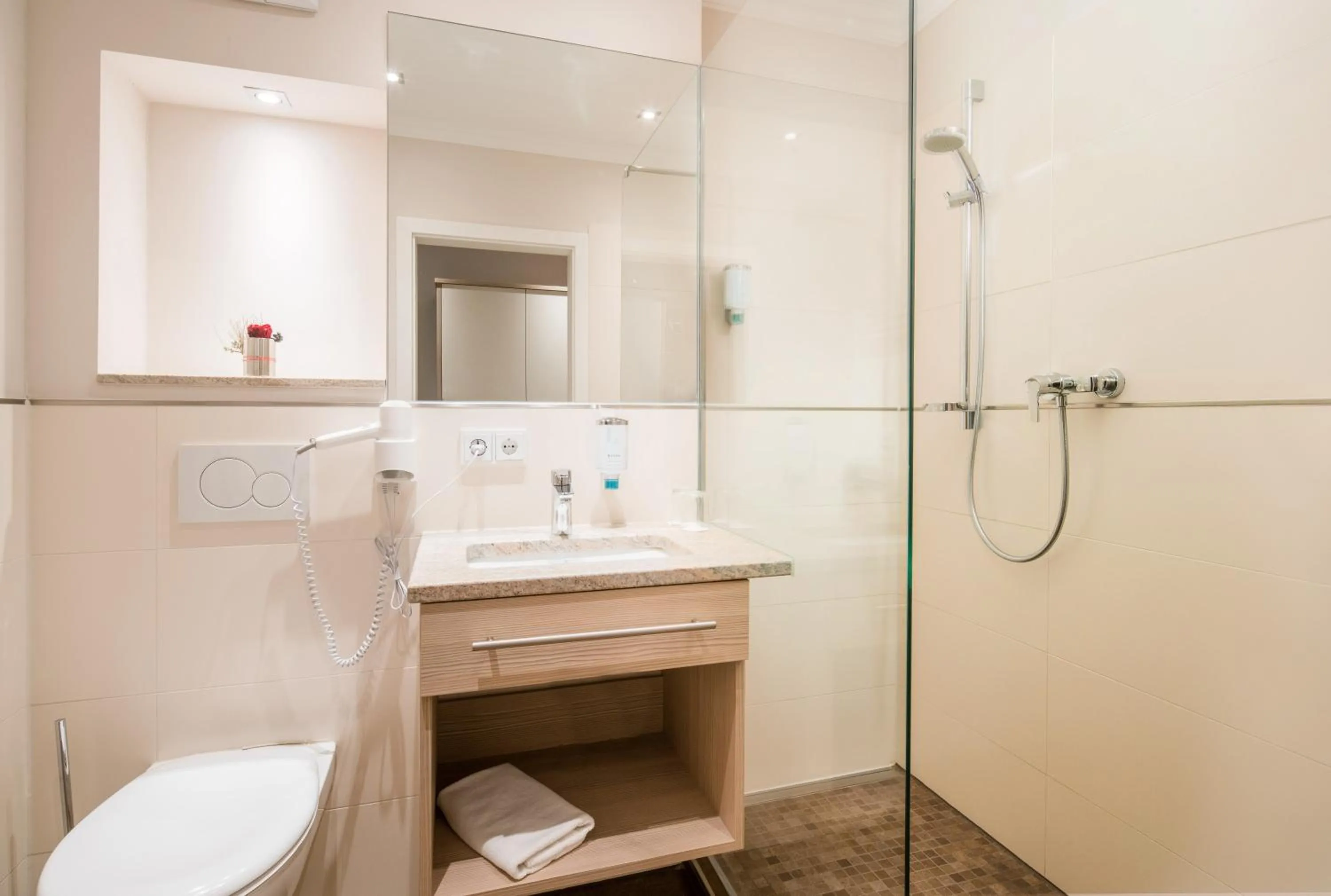 Shower in Hotel-Gasthof Huber