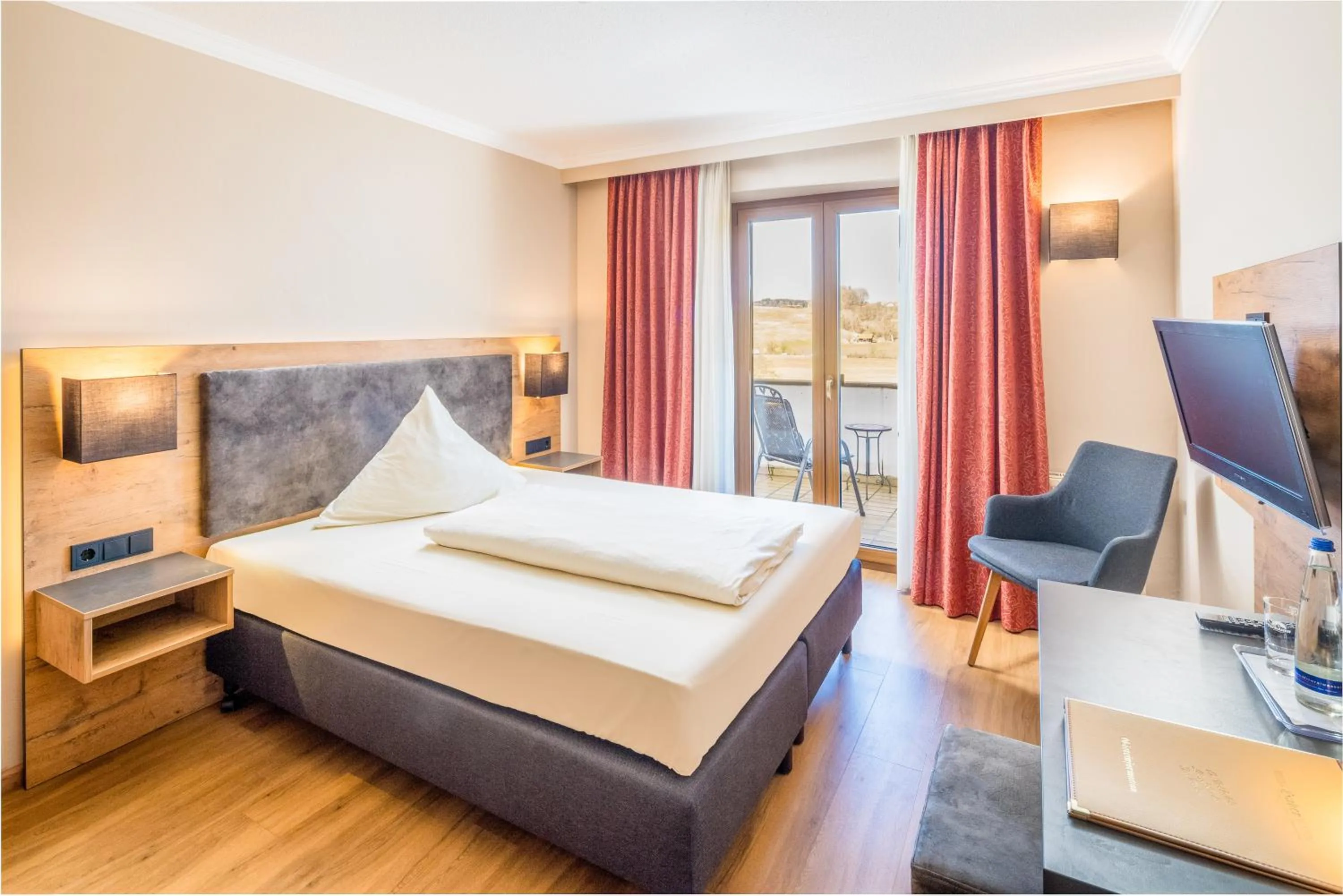 Photo of the whole room, Bed in Hotel-Gasthof Huber